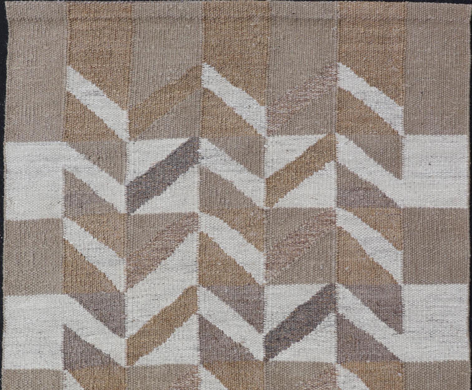 Modern Scandinavian Flat Weave Rug with Geometric Chevron Patterns 4'0 x 6'0 For Sale 2