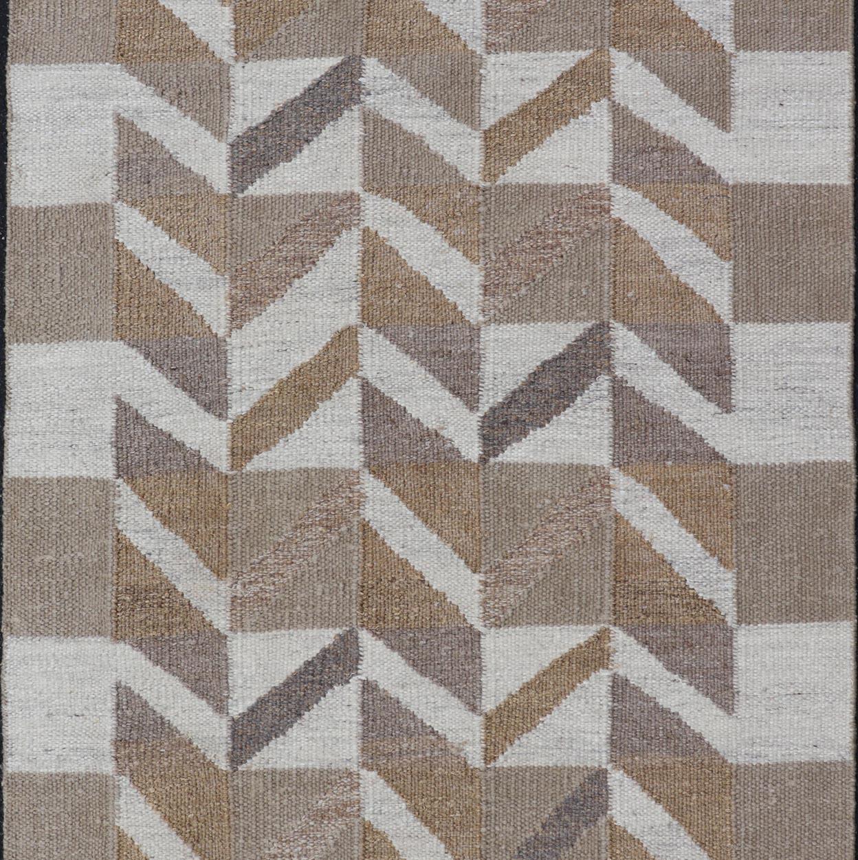 Measures: 4'0 x 6'0 
Modern Scandinavian Flat Weave Rug with Geometric Chevron Patterns 4'0 x 6'0. Keivan Woven Arts / rug/ RJK-12004, country of origin / type: India / Scandinavian Kilim, circa 21st Century. 
Infuse your space with the timeless