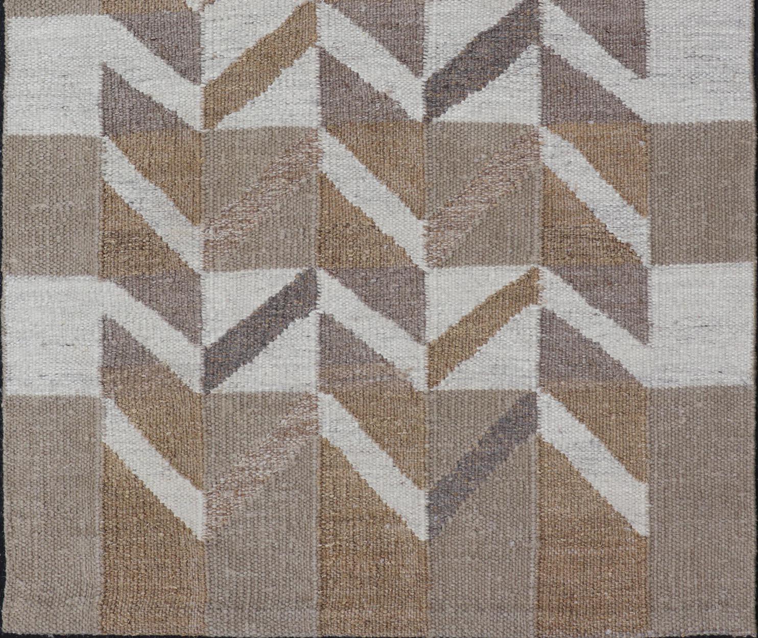 Scandinavian Modern Modern Scandinavian Flat Weave Rug with Geometric Chevron Patterns 4'0 x 6'0 For Sale