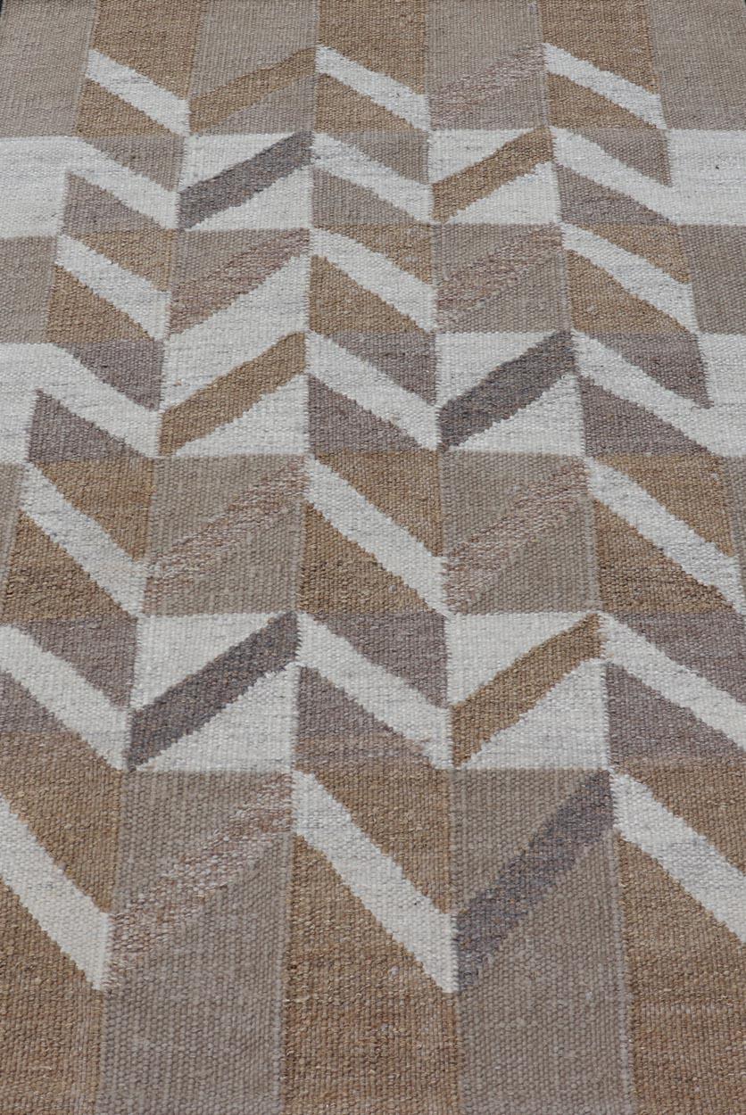 Modern Scandinavian Flat Weave Rug with Geometric Chevron Patterns 4'0 x 6'0 In New Condition For Sale In Atlanta, GA