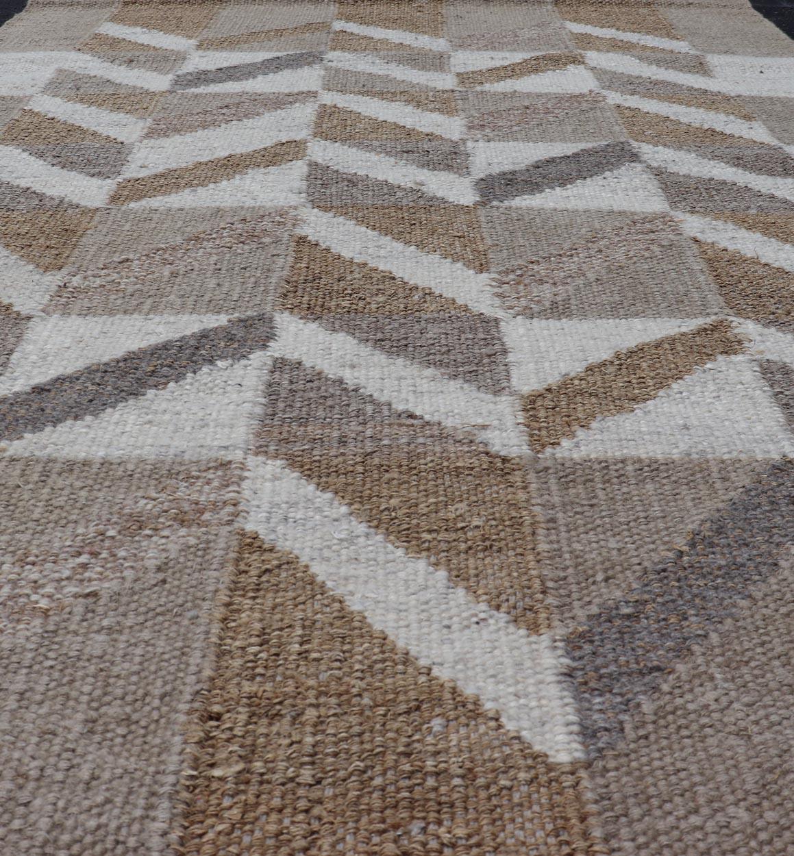 Contemporary Modern Scandinavian Flat Weave Rug with Geometric Chevron Patterns 4'0 x 6'0 For Sale
