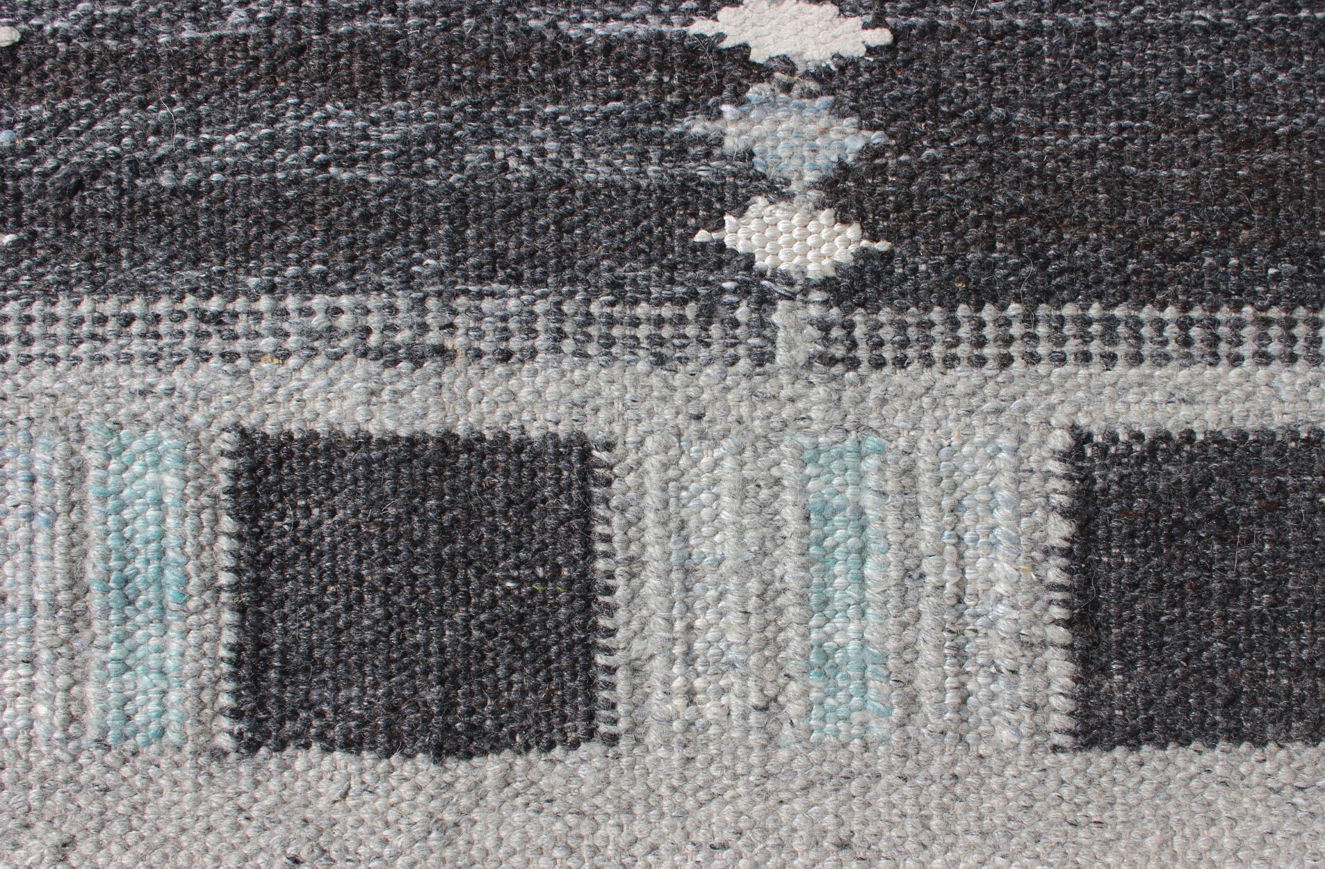 Modern Scandinavian Flat-Weave Rug with Geometric Design in Gray Tones For Sale 3