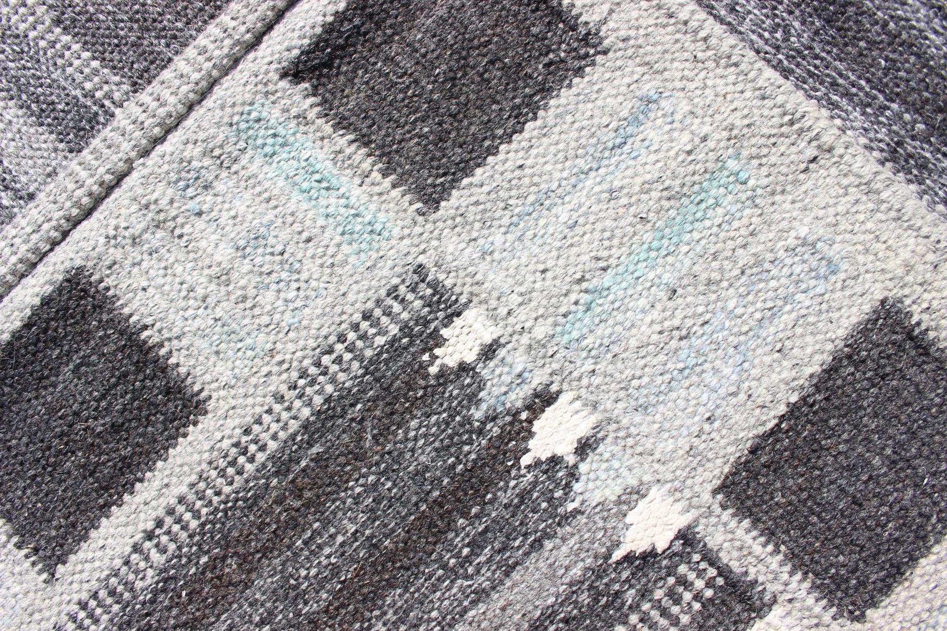 Modern Scandinavian Flat-Weave Rug with Geometric Design in Gray Tones For Sale 6