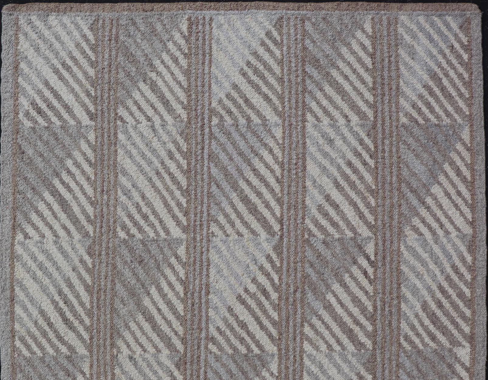 Wool Modern Scandinavian Flat-Weave Rug With Modern Design in Gray, Ivory, Tan Tones For Sale