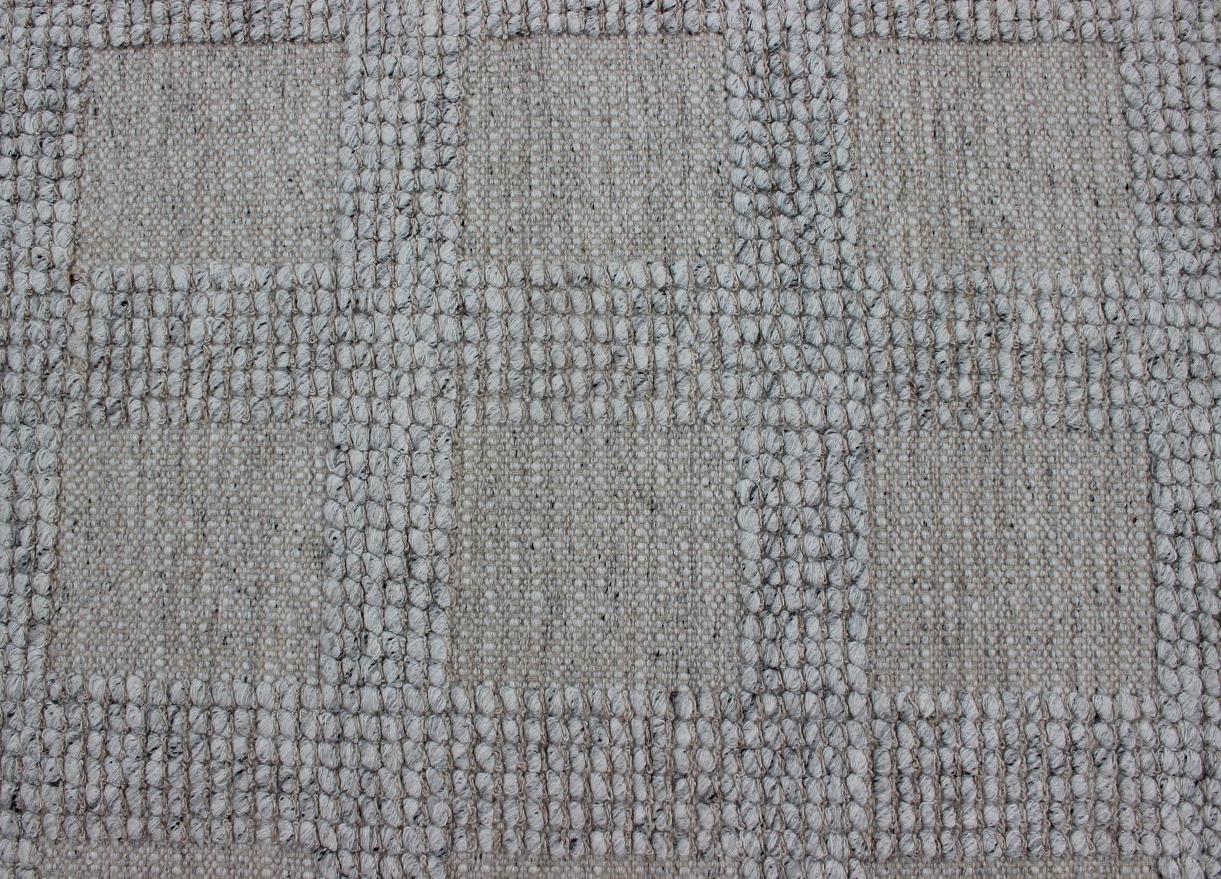 Scandinavo moderno Tappeto The Modern Scandinavian a trama piatta con griglia strutturata in grigio morbido 3'2 x 5'2 in vendita