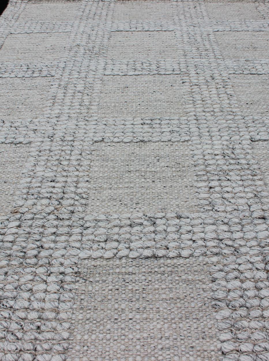 XXI secolo e contemporaneo Tappeto The Modern Scandinavian a trama piatta con griglia strutturata in grigio morbido 3'2 x 5'2 in vendita