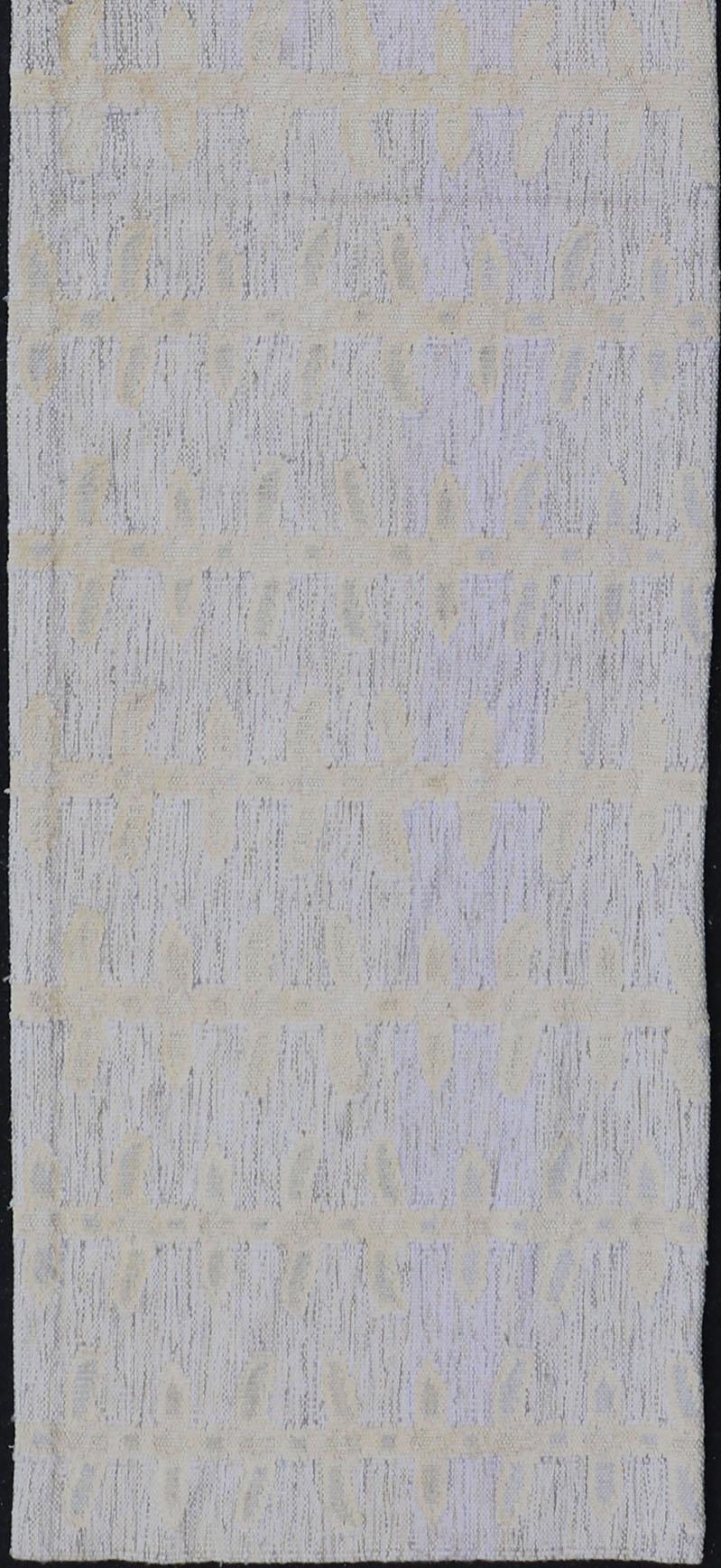 The Modern Scandinavian Flat Weave Läufer in weichem Elfenbein und gedämpftem Grau 2'10 x 12'3 (Skandinavische Moderne) im Angebot