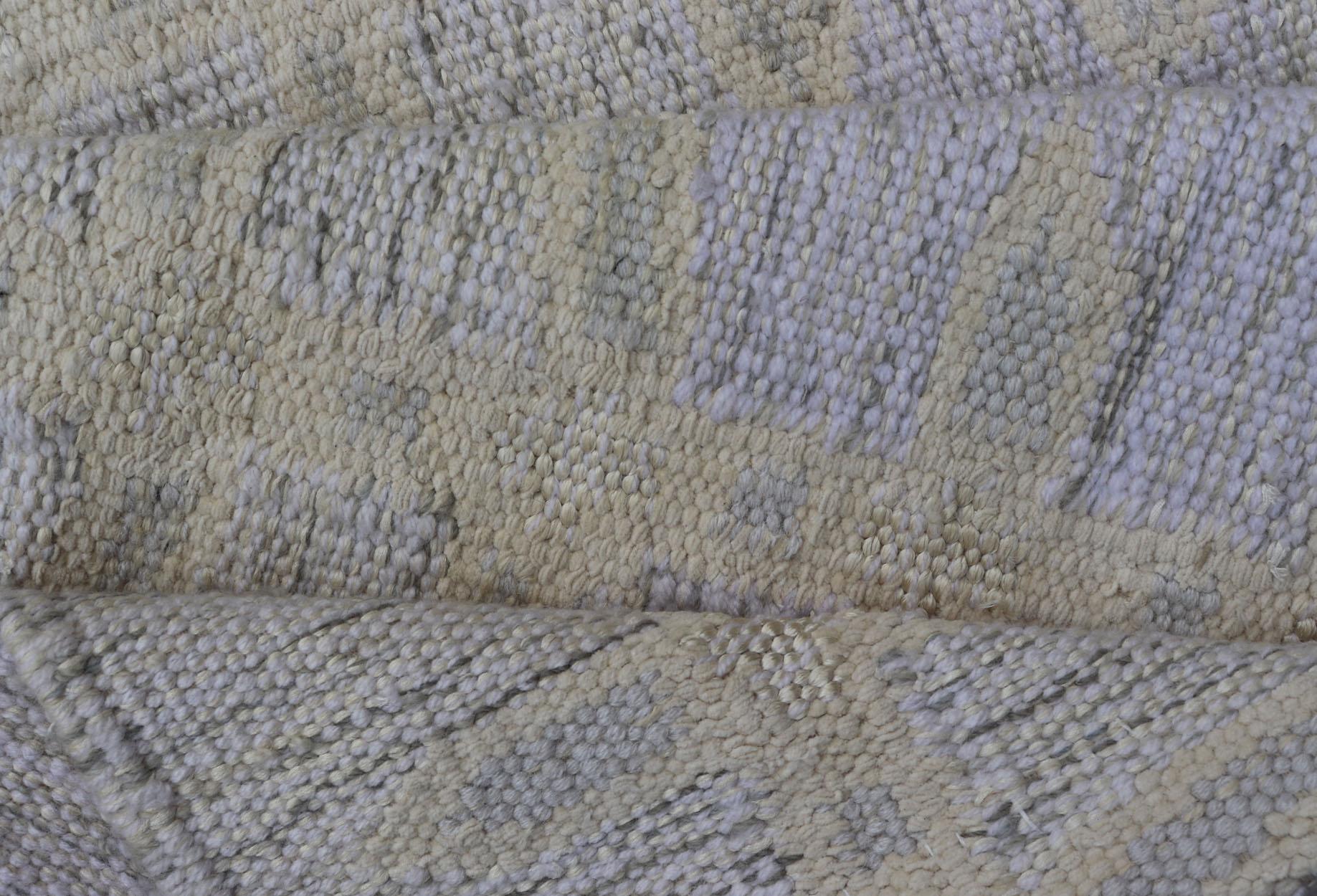 The Modern Scandinavian Flat Weave Läufer in weichem Elfenbein und gedämpftem Grau 2'10 x 12'3 (Handgewebt) im Angebot