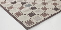 The Modern Scandinavian, geometrischer, beiger Flachgewebe-Teppich „Bastion“ von Doris Leslie Blau