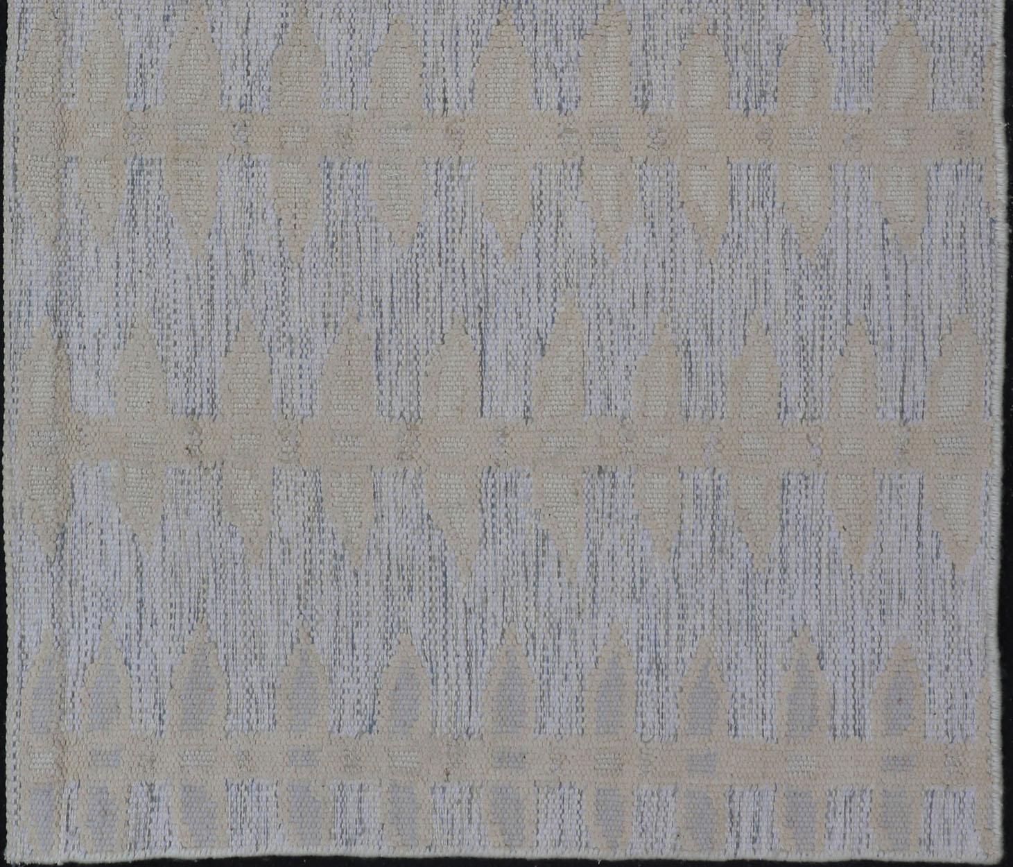 Hand-Woven Modern Scandinavian Geometric Patterns in Soft Ivory and Muted Gray 3'0 X 5'5 For Sale