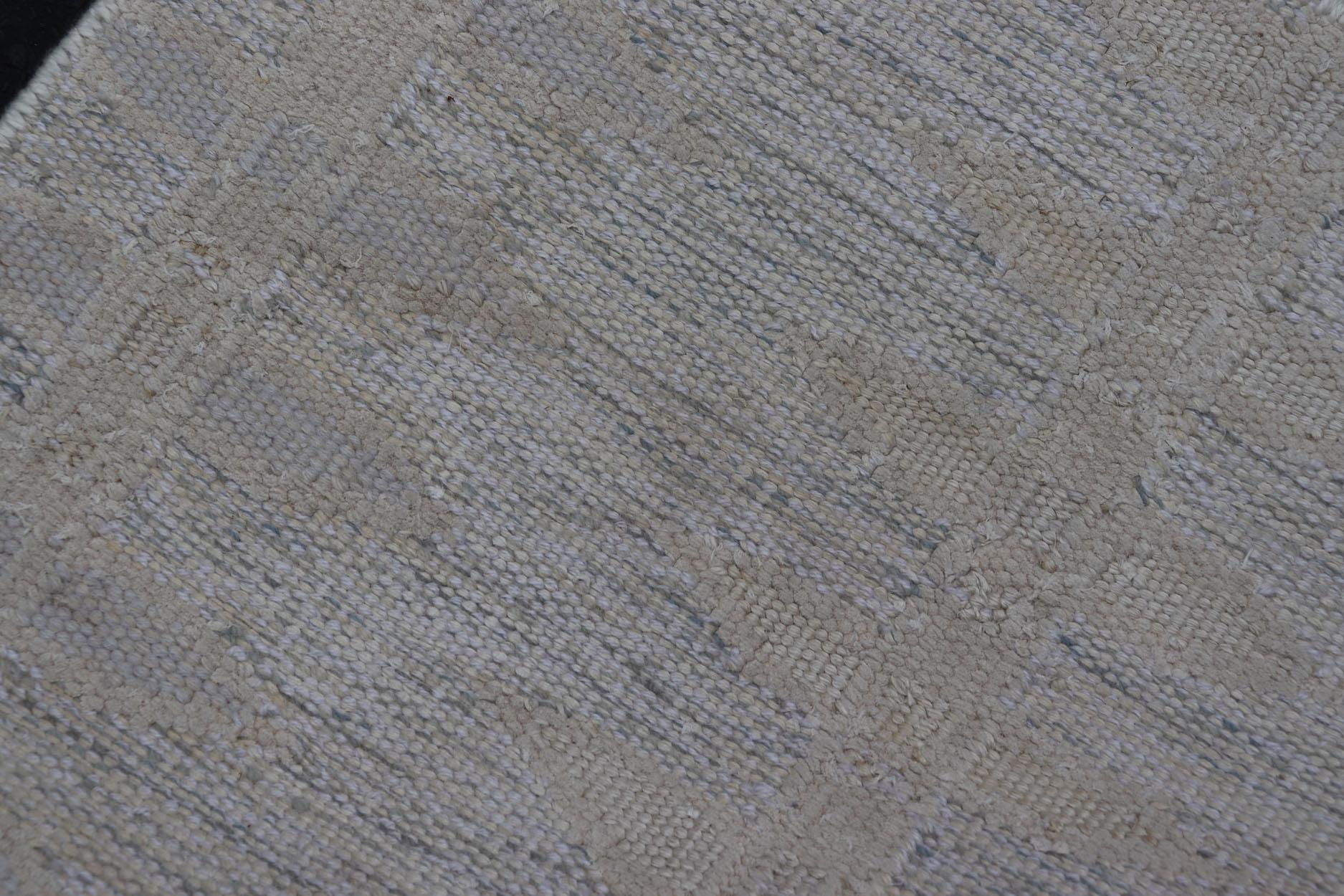 Modern Scandinavian Geometric Patterns in Soft Ivory and Muted Gray 3'0 X 5'5 In Good Condition For Sale In Atlanta, GA