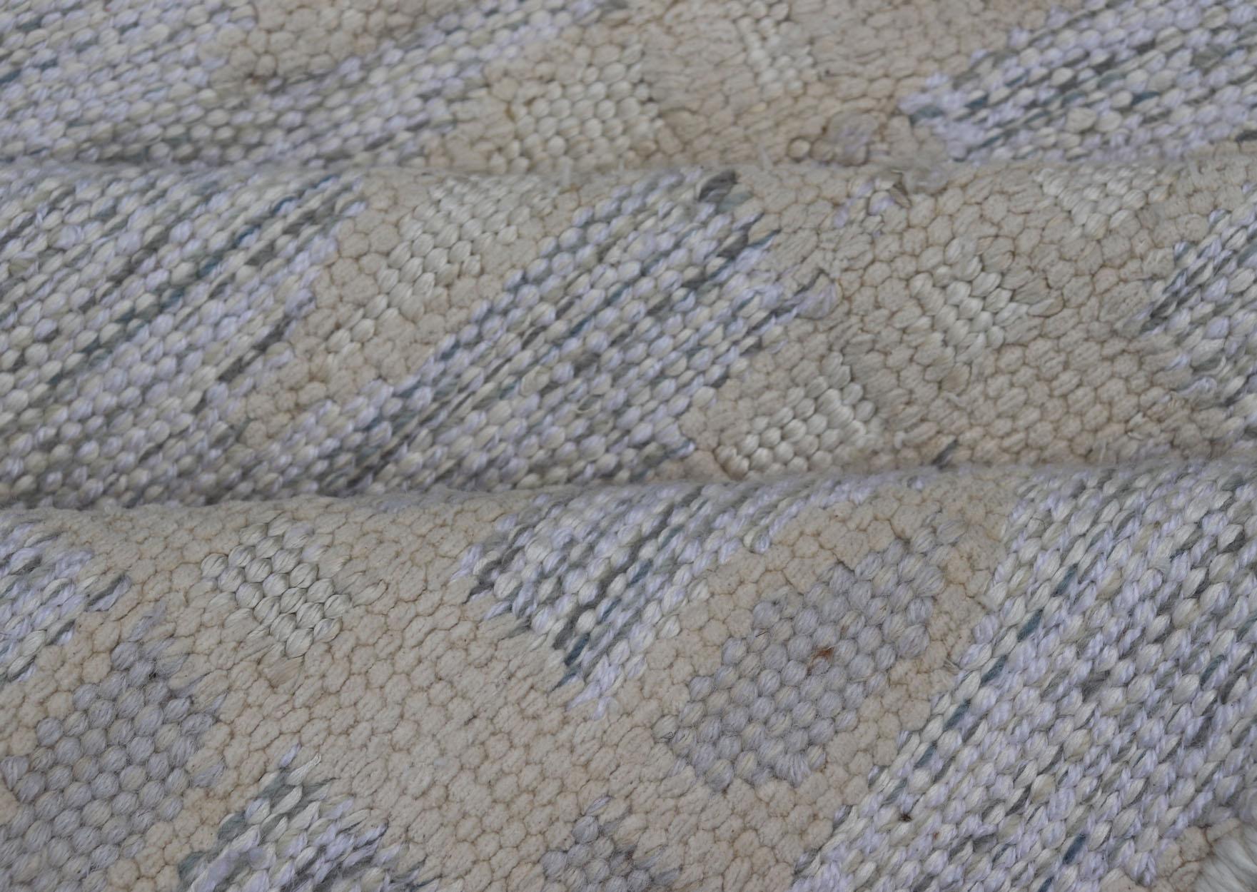Contemporary Modern Scandinavian Geometric Patterns in Soft Ivory and Muted Gray 3'0 X 5'5 For Sale