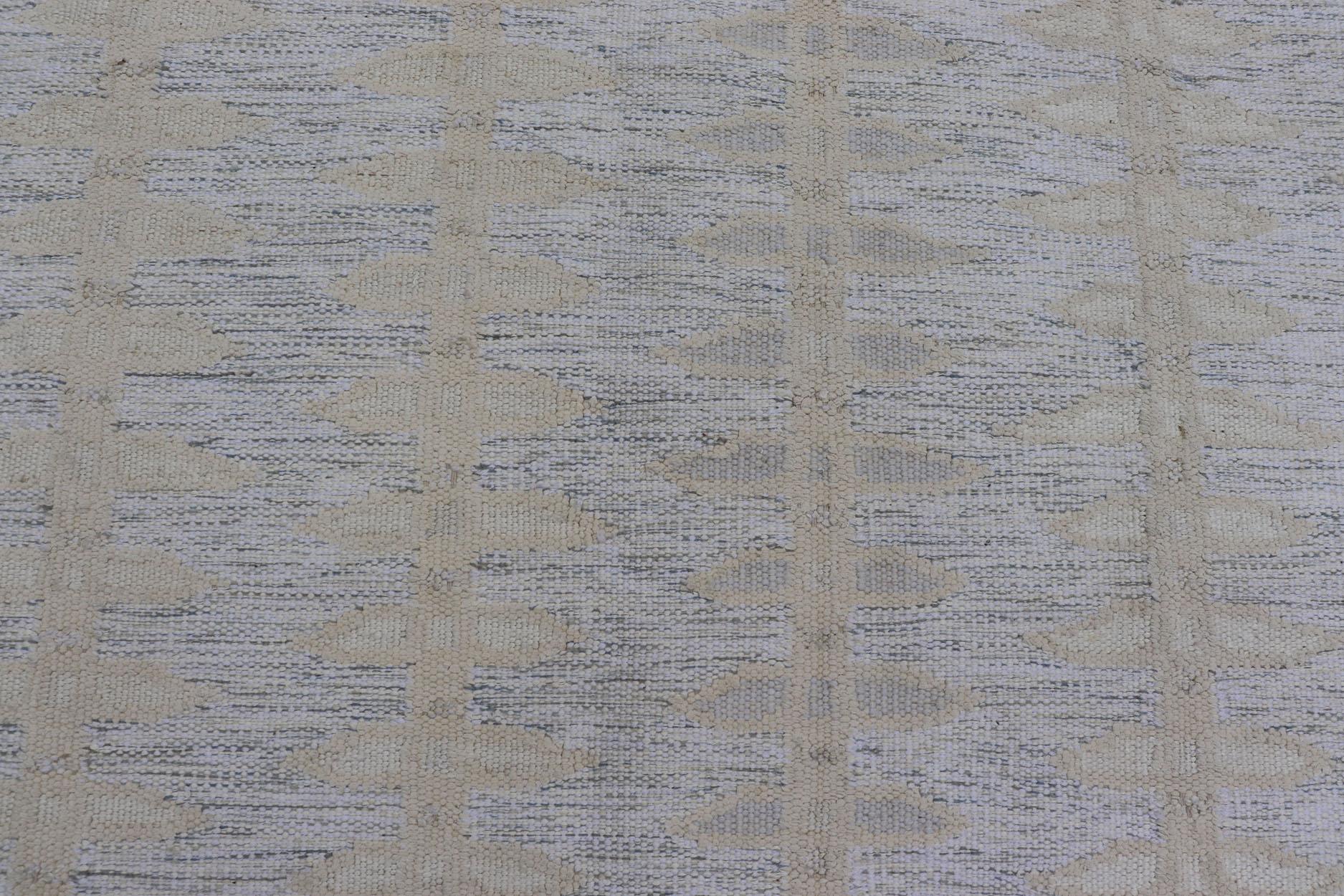 Modern Scandinavian Geometric Patterns in Soft Ivory and Muted Gray 3'0 X 5'5 For Sale 1