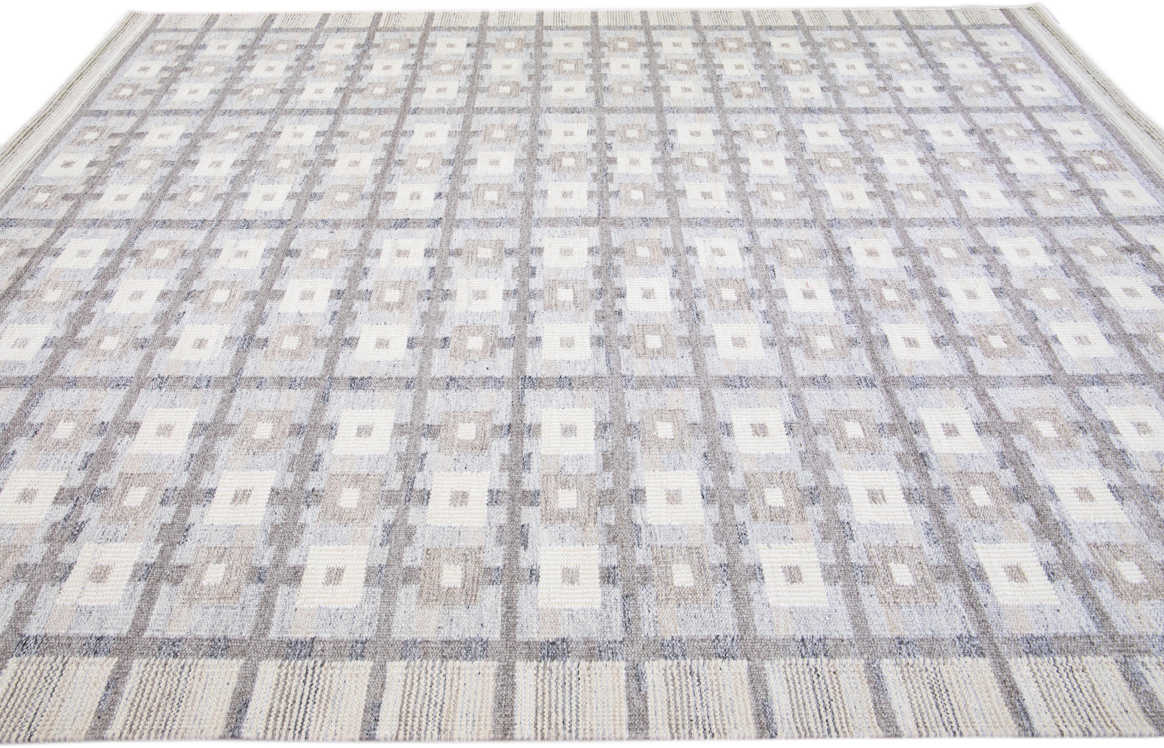 Hand-Knotted Modern Scandinavian Handmade Light Gray Wool Rug with Geometric Pattern For Sale