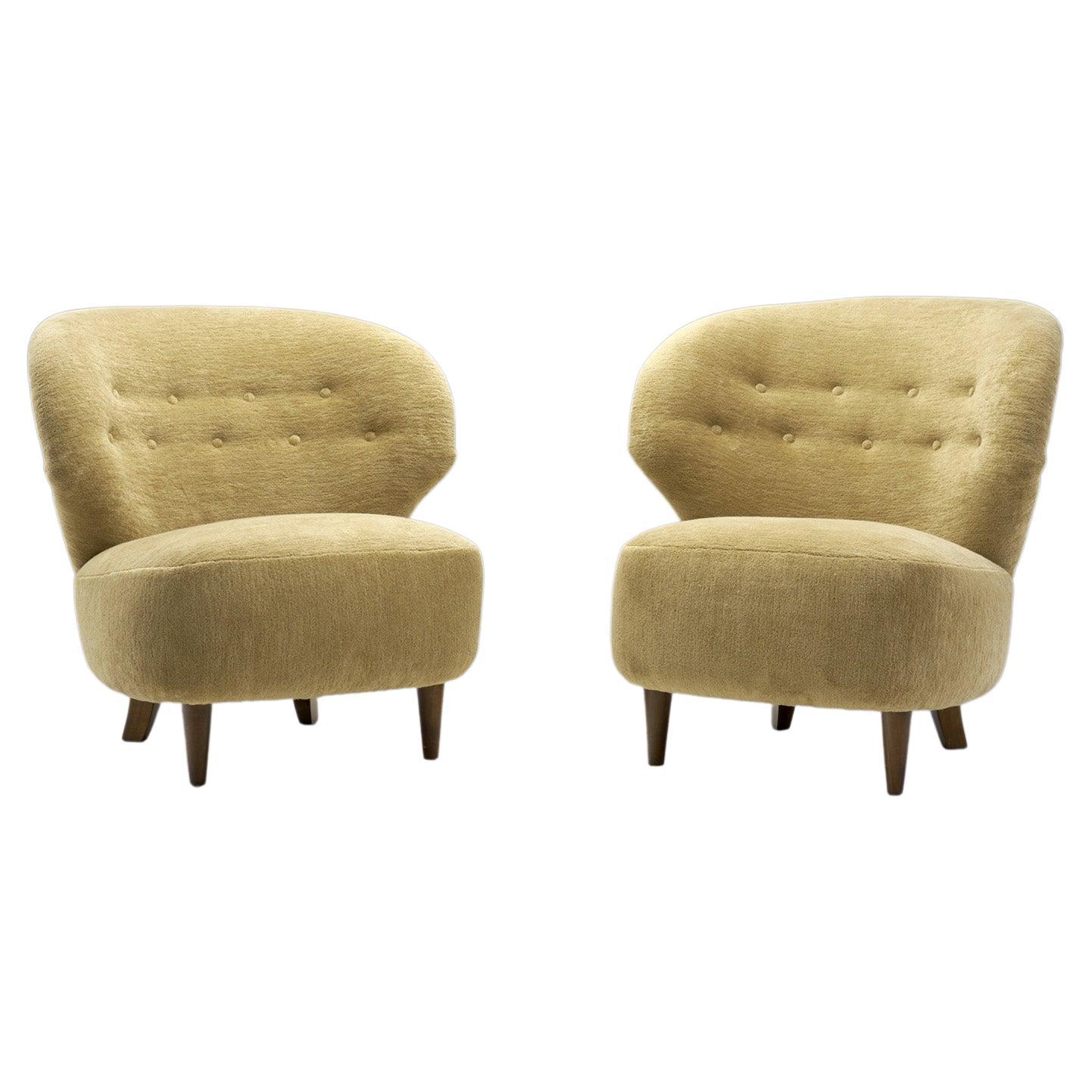 Modern Scandinavian Lounge Chairs with Tapered Feet, Scandinavia, Ca 1950s For Sale