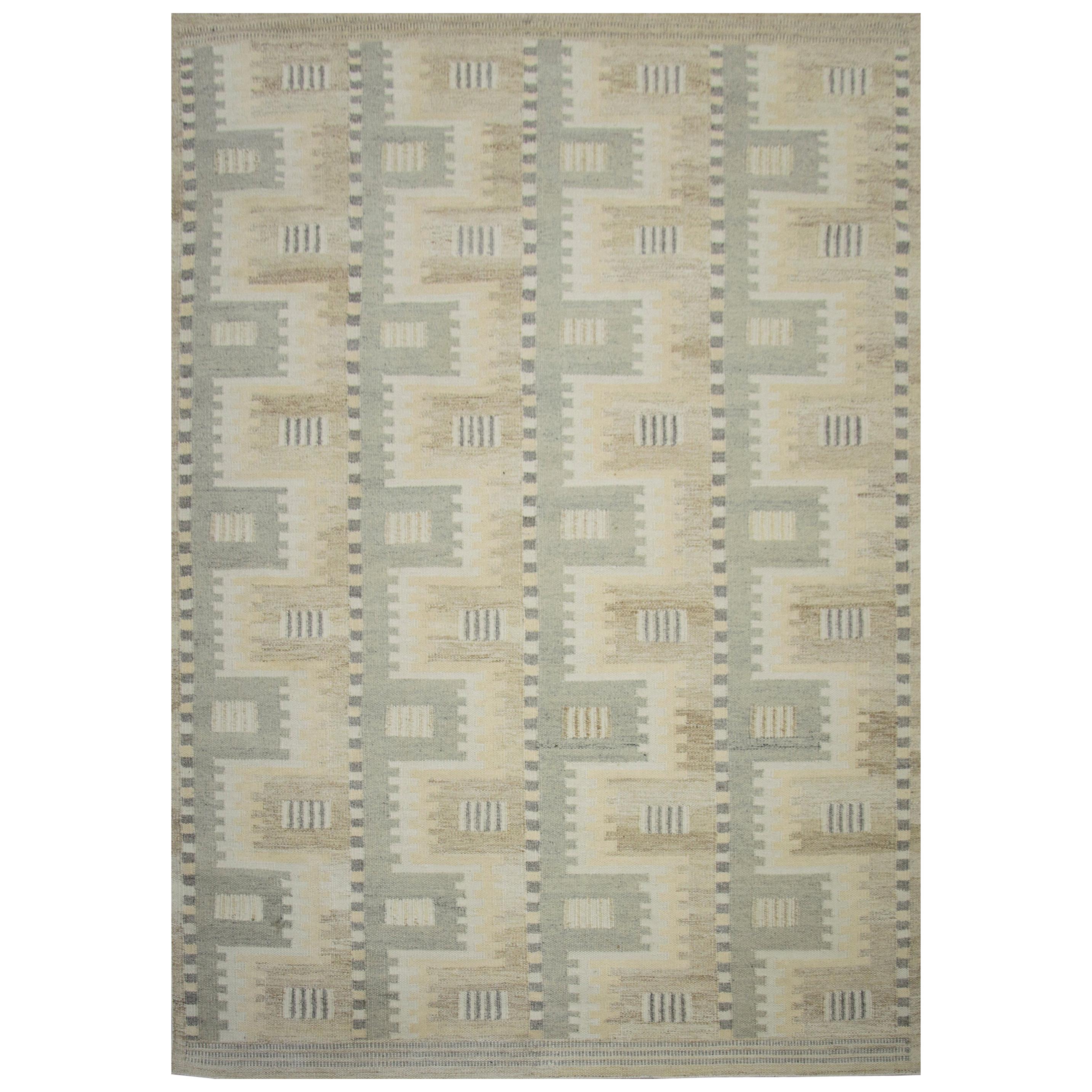 Moderner skandinavischer Teppich mit elfenbeinfarbenen und grauen geometrischen Mustern im Angebot