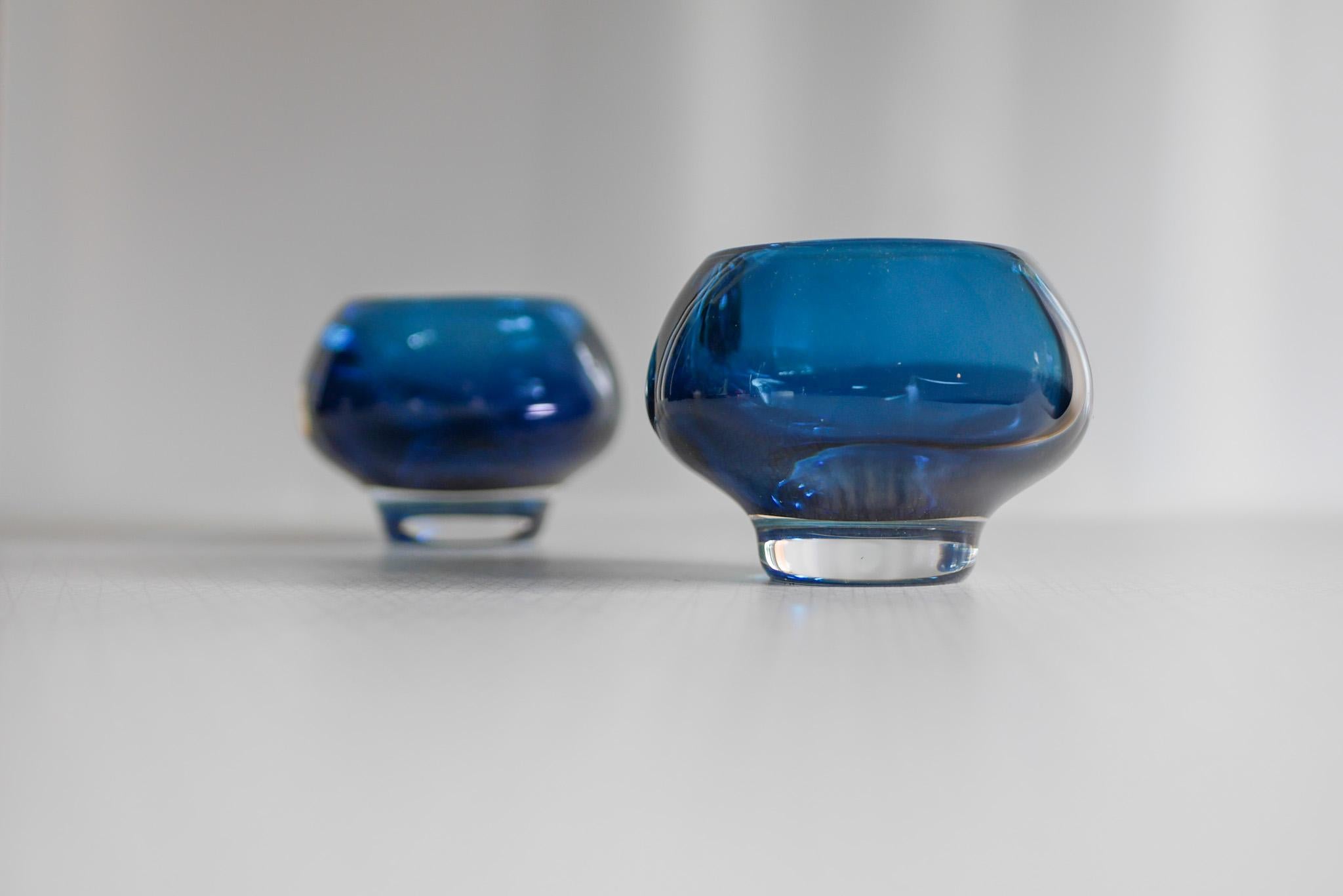 Modern Scandinavian sommerso glass bowls by Mona Morales Kosta Boda, Sweden For Sale 4