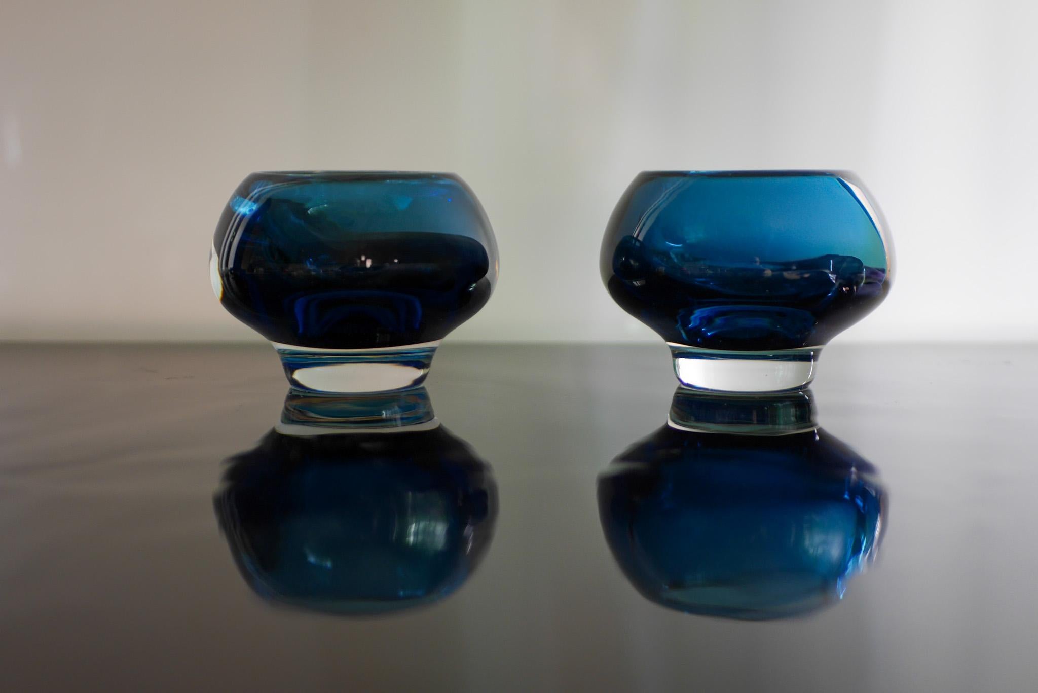 Modern Scandinavian sommerso glass bowls by Mona Morales Kosta Boda, Sweden For Sale 7