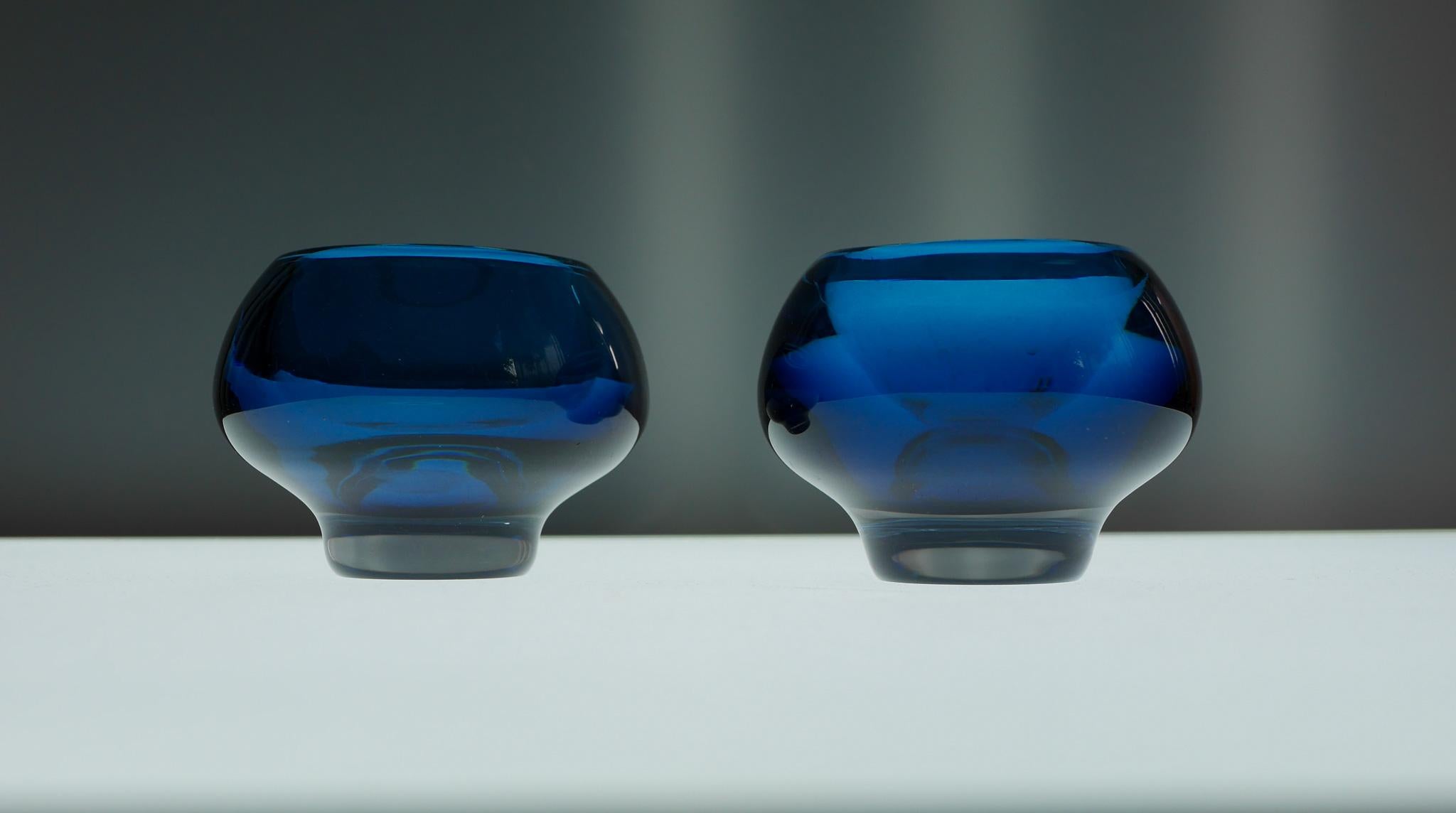 Swedish Modern Scandinavian sommerso glass bowls by Mona Morales Kosta Boda, Sweden For Sale