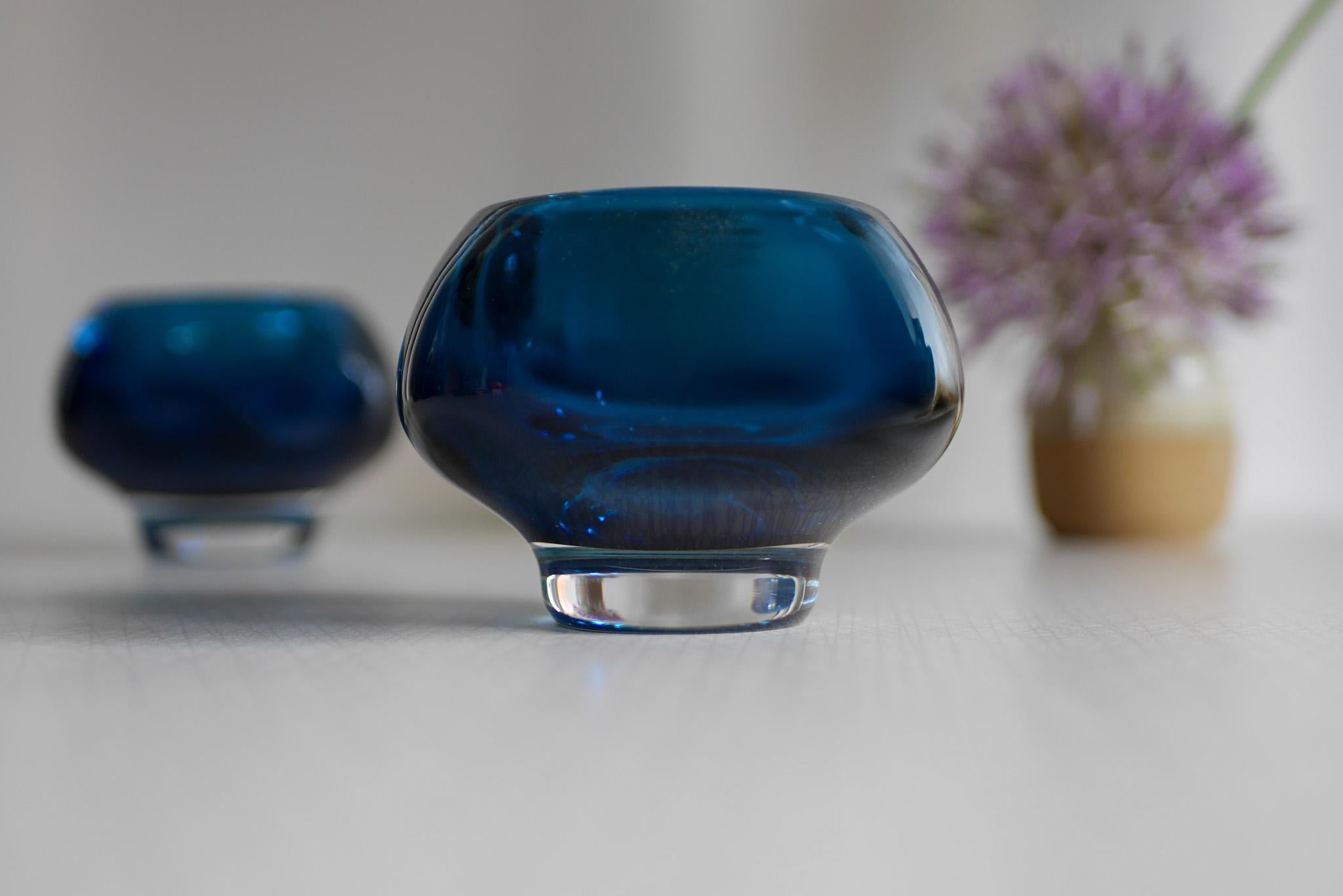 Modern Scandinavian sommerso glass bowls by Mona Morales Kosta Boda, Sweden For Sale 1