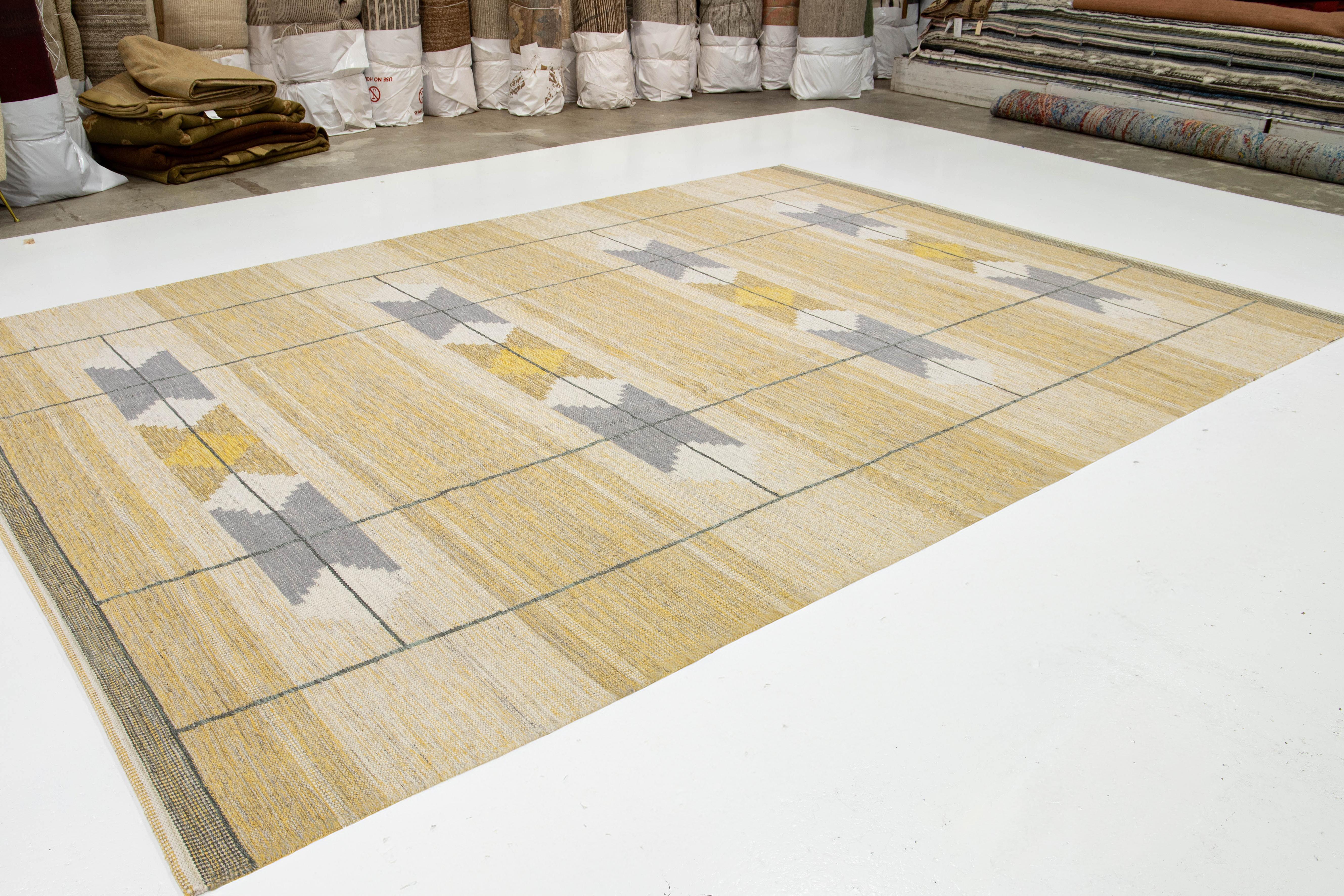 Indiano Tappeto in lana beige a trama piatta in stile scandinavo moderno con disegno geometrico in vendita
