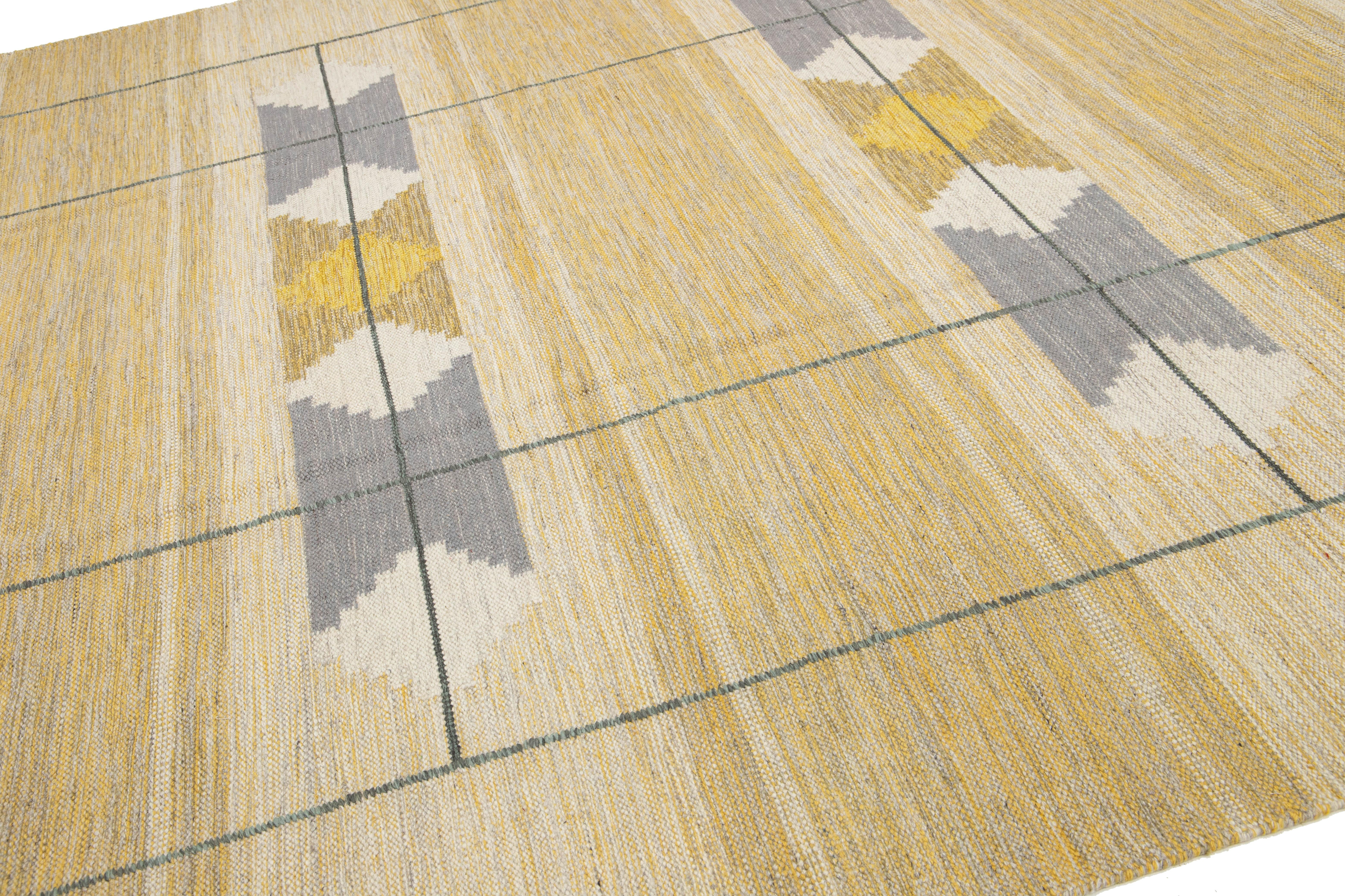 Lana Tappeto in lana beige a trama piatta in stile scandinavo moderno con disegno geometrico in vendita
