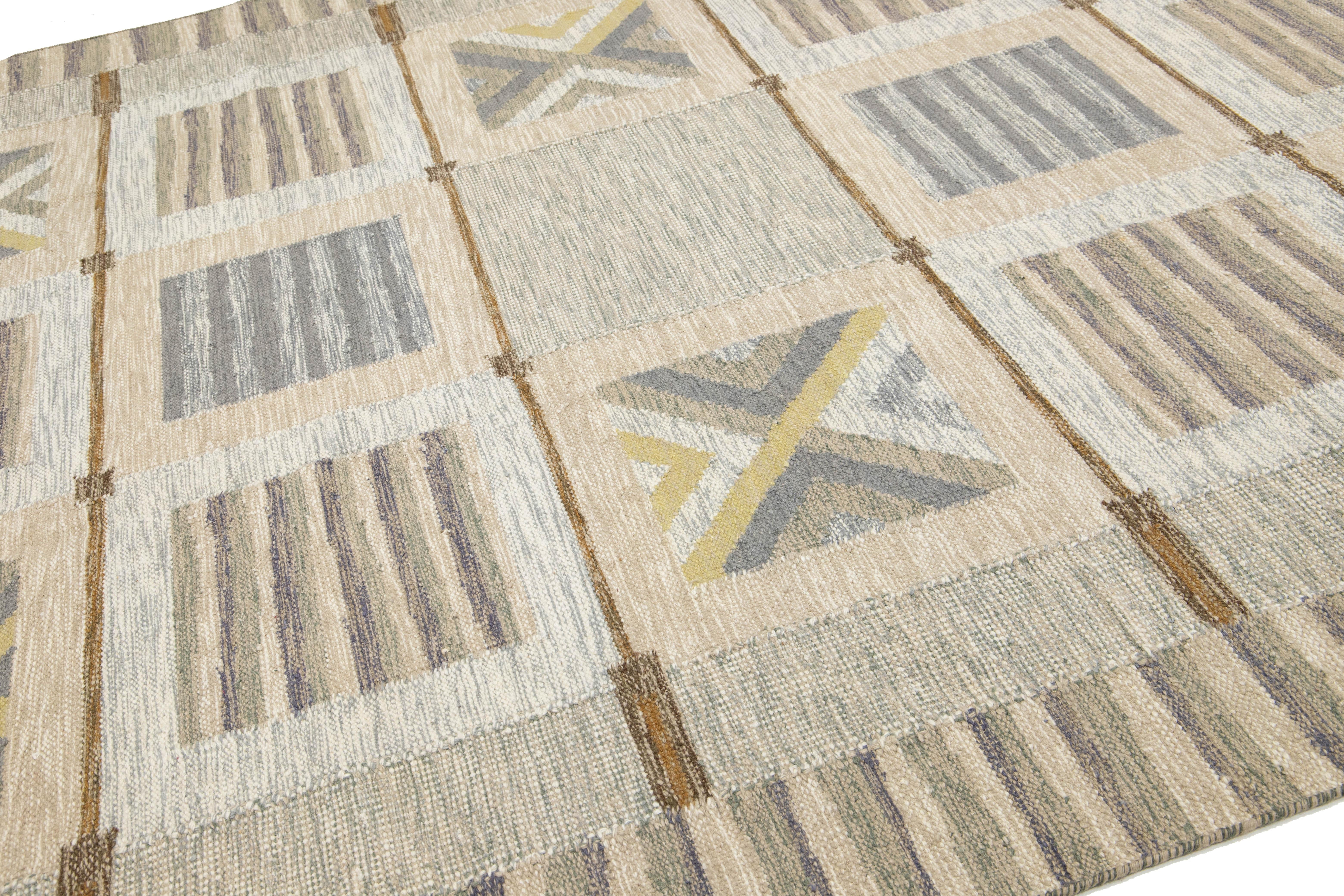 Laine The Modern Scandinavian Style Tapis en laine à armure plate  En beige avec motif géométrique en vente