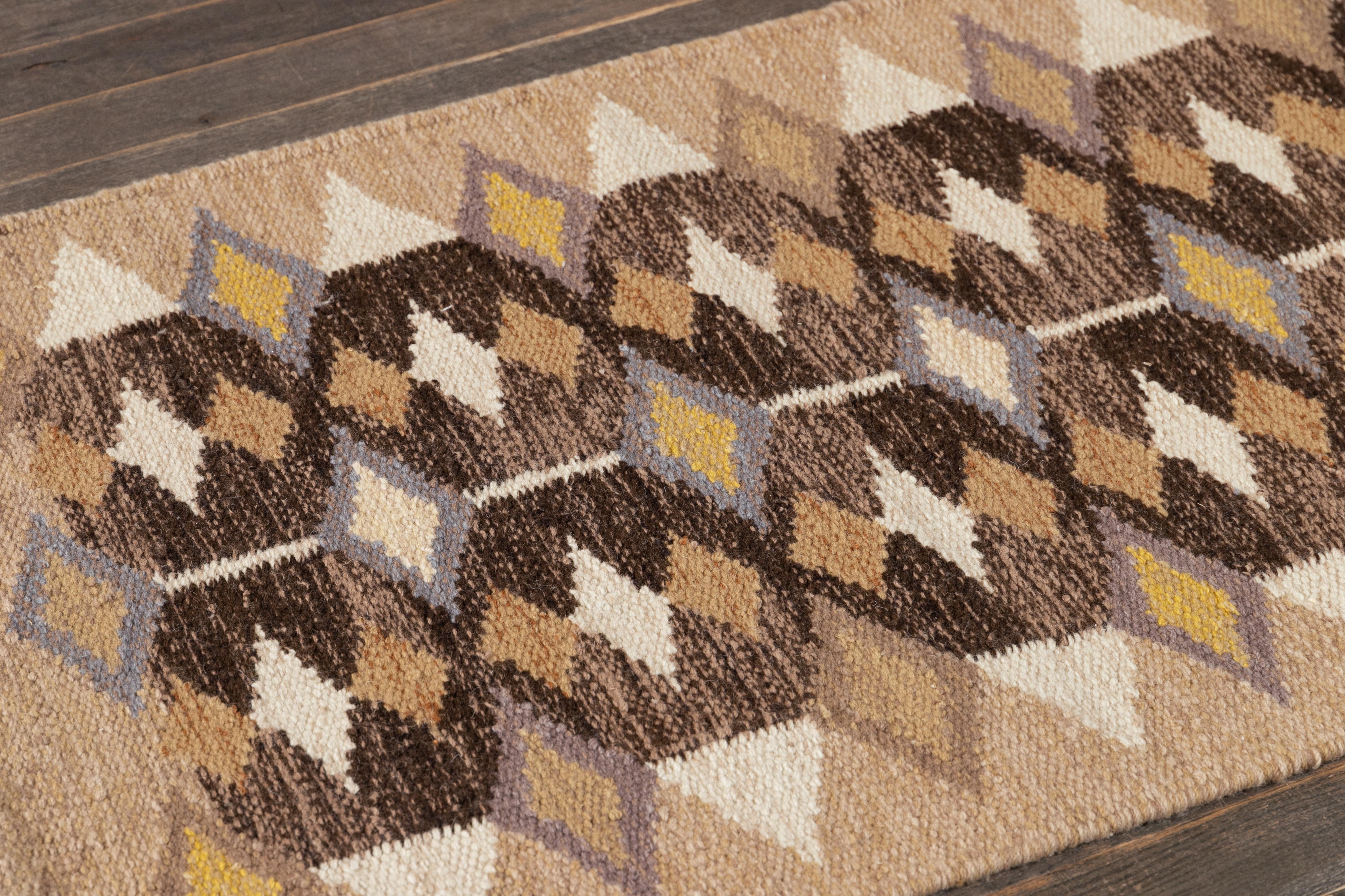Tappeto in lana a trama piatta in stile scandinavo moderno con disegno geometrico in marrone in vendita 1