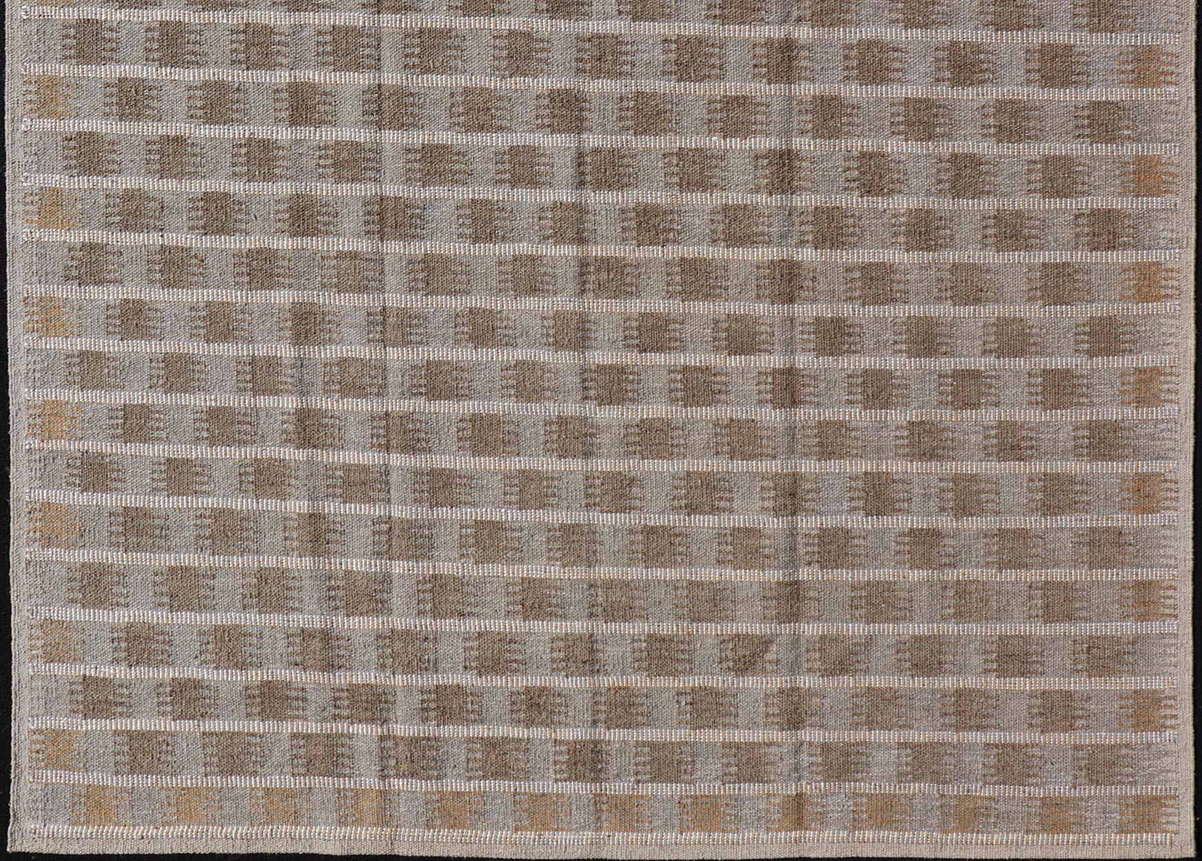 Moderner skandinavischer/schweizer Flachgewebe-Teppich im geometrischen Design in Erdtönen in Flachgewebe (21. Jahrhundert und zeitgenössisch) im Angebot