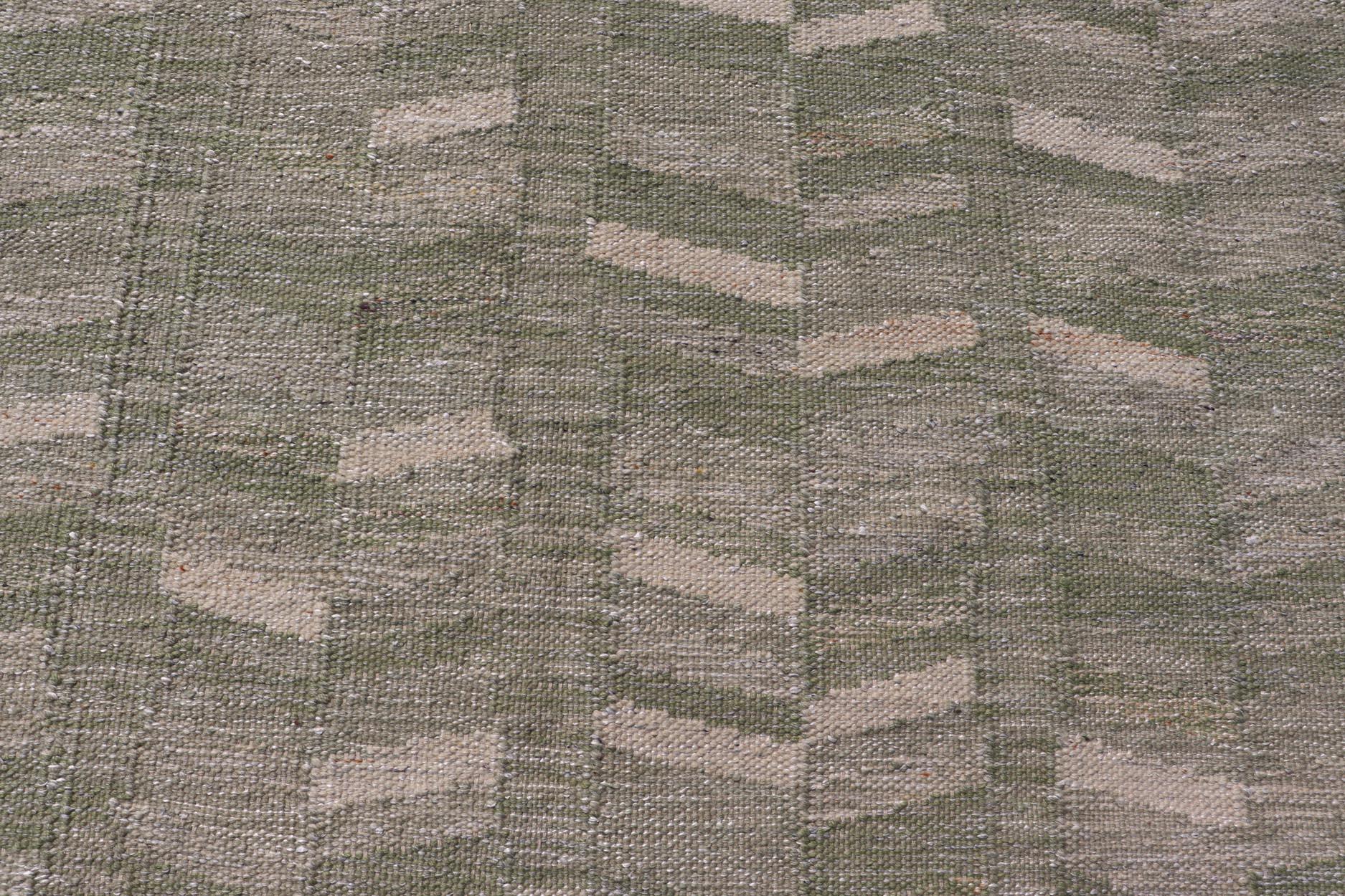 Modern Scandinavian/Swedish Flat Weave Geometric Design Rug in Green Tones In New Condition For Sale In Atlanta, GA