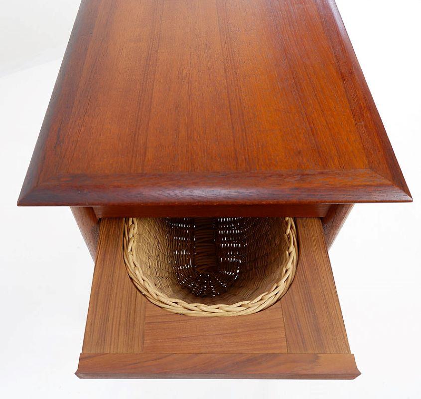 20th Century Modern Scandinavian Teak Sewing Basket End Table - Johannes Andersen For Sale