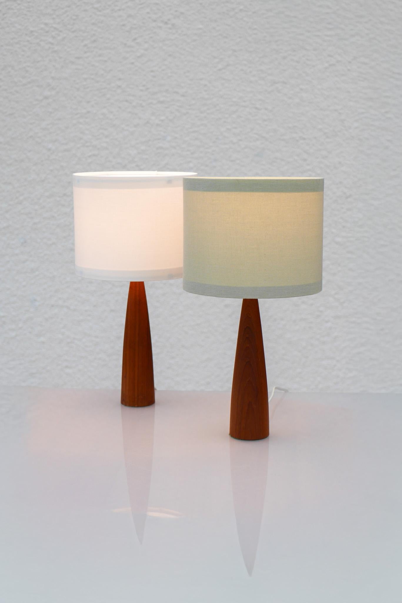 Lámparas de mesa modernas escandinavas vintage de teca de Möllers, Suecia en Bueno estado para la venta en Skarpnäck, SE