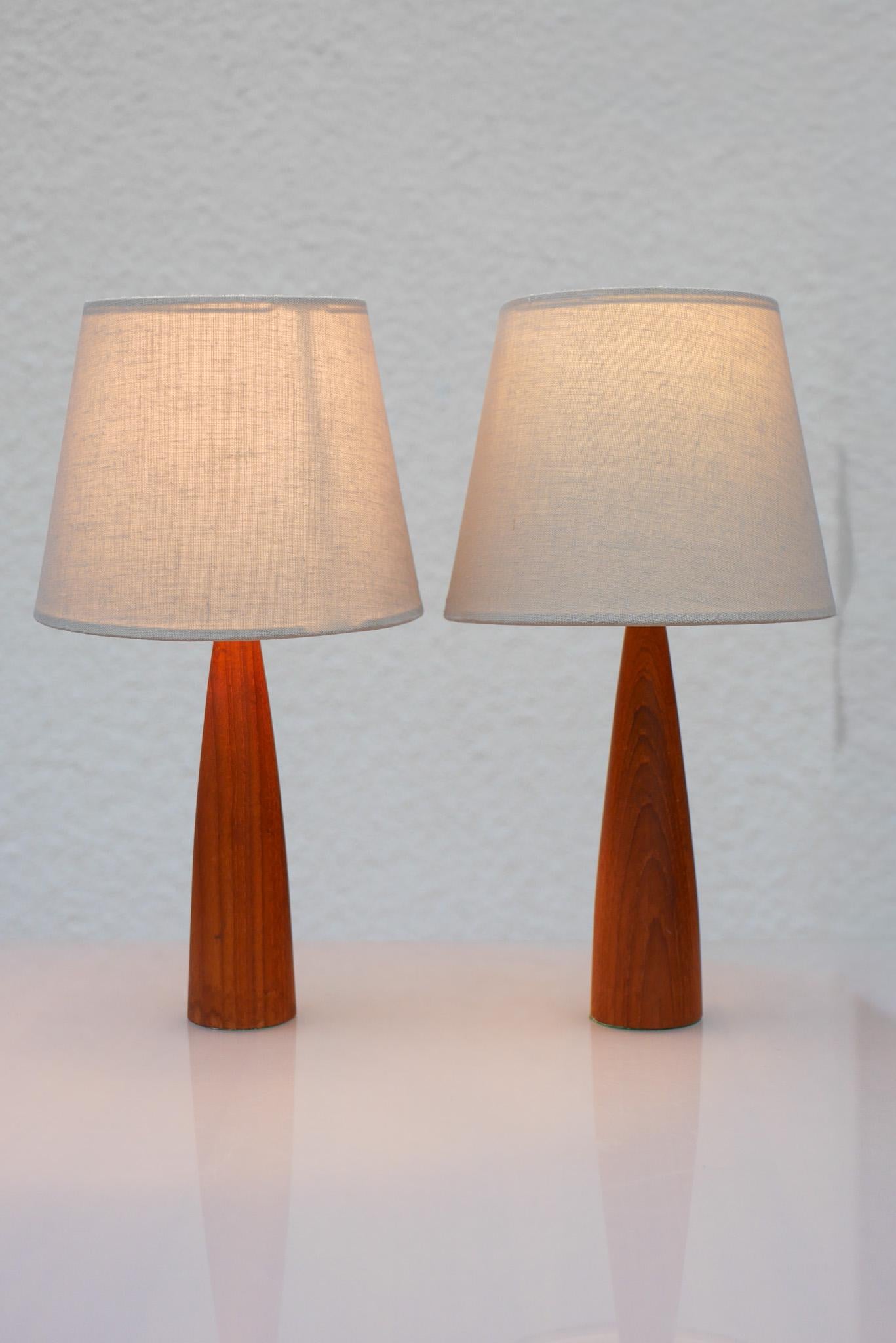 Lámparas de mesa modernas escandinavas vintage de teca de Möllers, Suecia mediados del siglo XX en venta