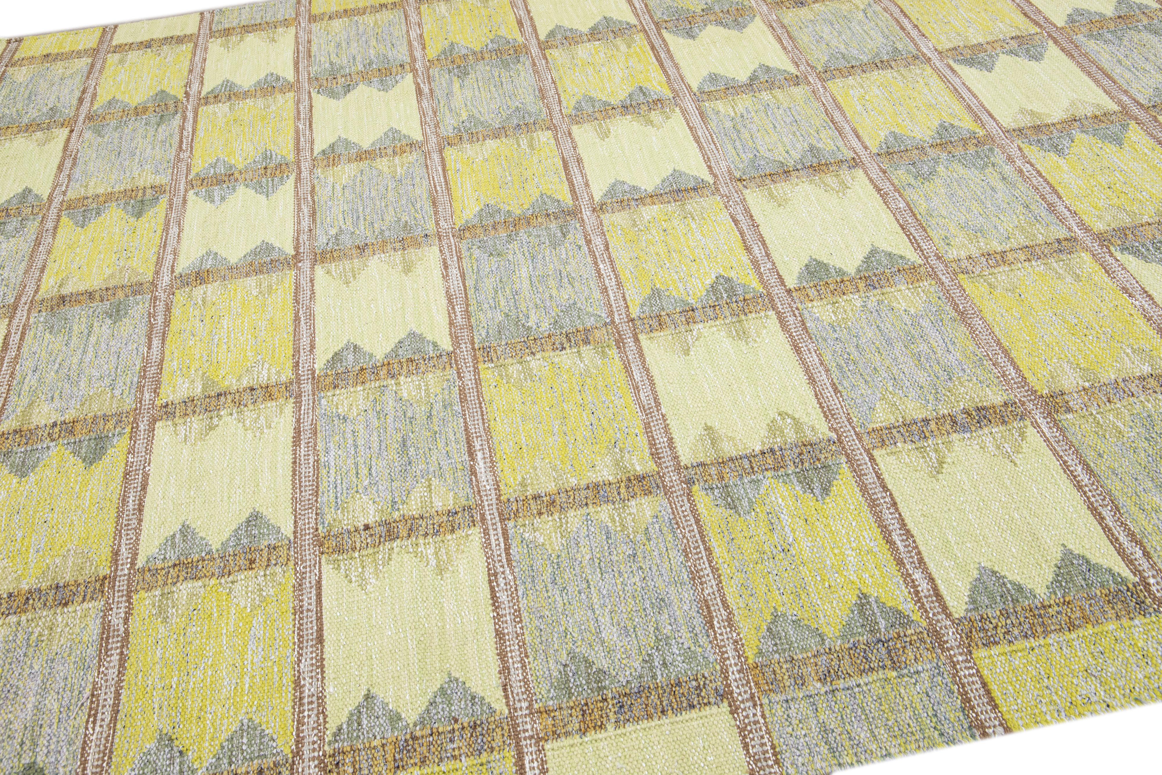 Modern Scandinavian Yellow and Gray Handmade Geometric Room SizeWool Rug In New Condition For Sale In Norwalk, CT