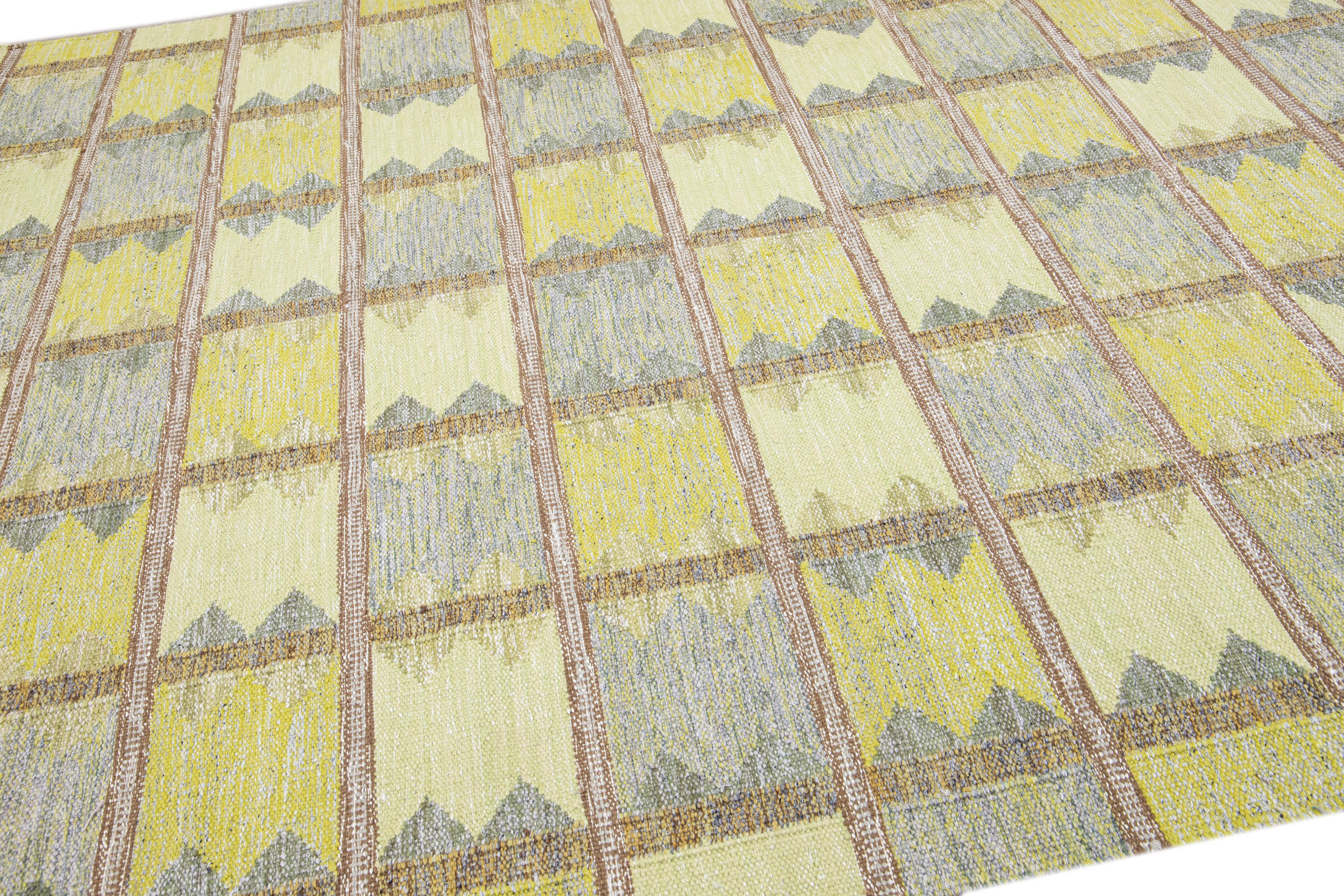 Tappeto Scandinavo Moderno Geometrico Giallo e Grigio fatto a mano Dimensioni CameraWool In condizioni Nuovo in vendita a Norwalk, CT