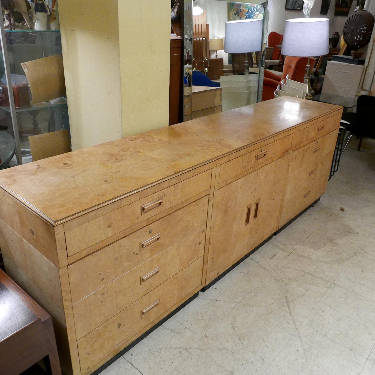 Modern Scene 2 by Henredon Burled Elm and Macassar Ebony Patchwork Credenza im Zustand „Gut“ in Hudson, NY