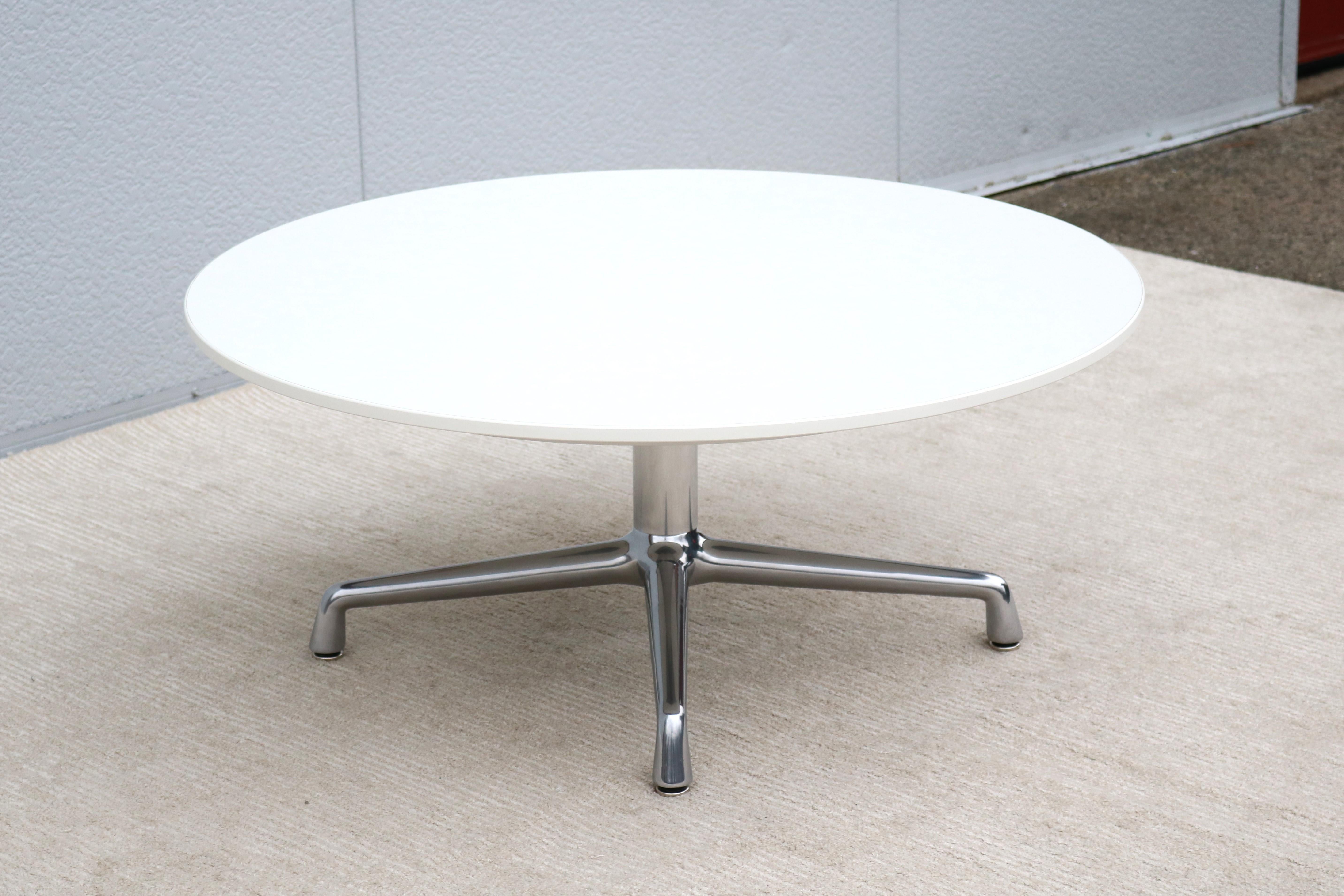 Modern Scott Wilson & Minimal for Coalesse SW_1 White Round Occasional Table For Sale 3