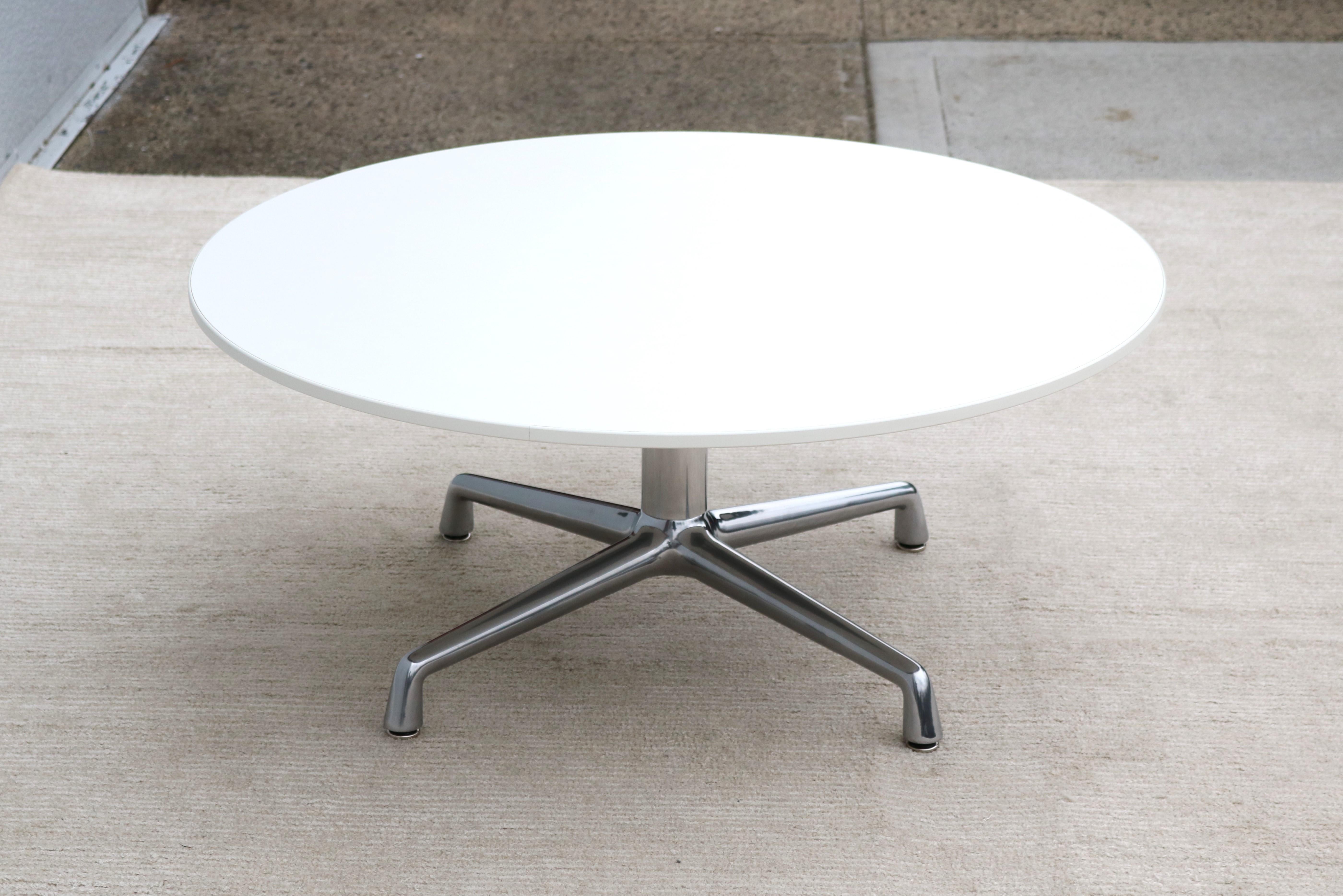 Modern Scott Wilson & Minimal for Coalesse SW_1 White Round Occasional Table For Sale 4