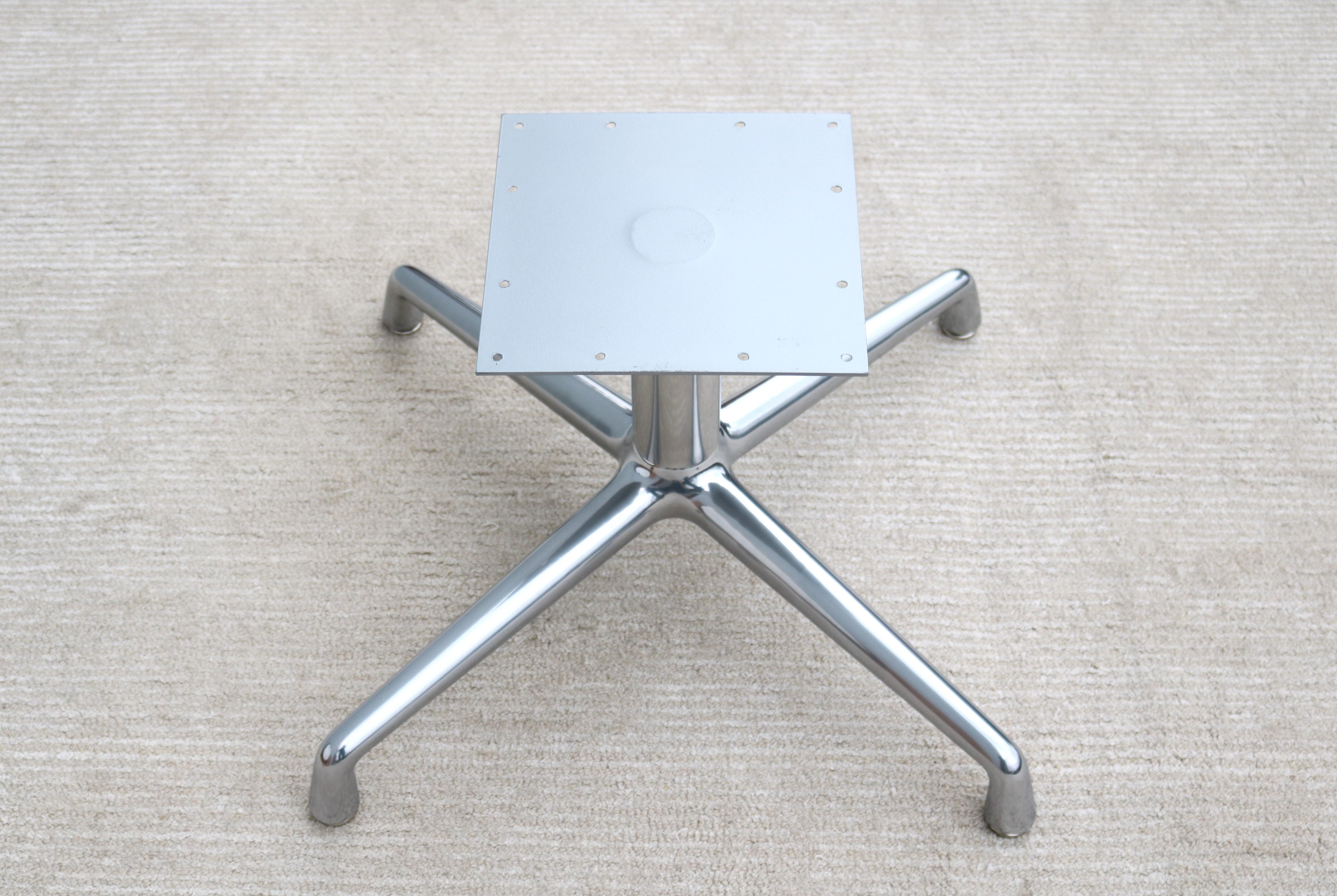 Modern Scott Wilson & Minimal for Coalesse SW_1 White Round Occasional Table For Sale 6