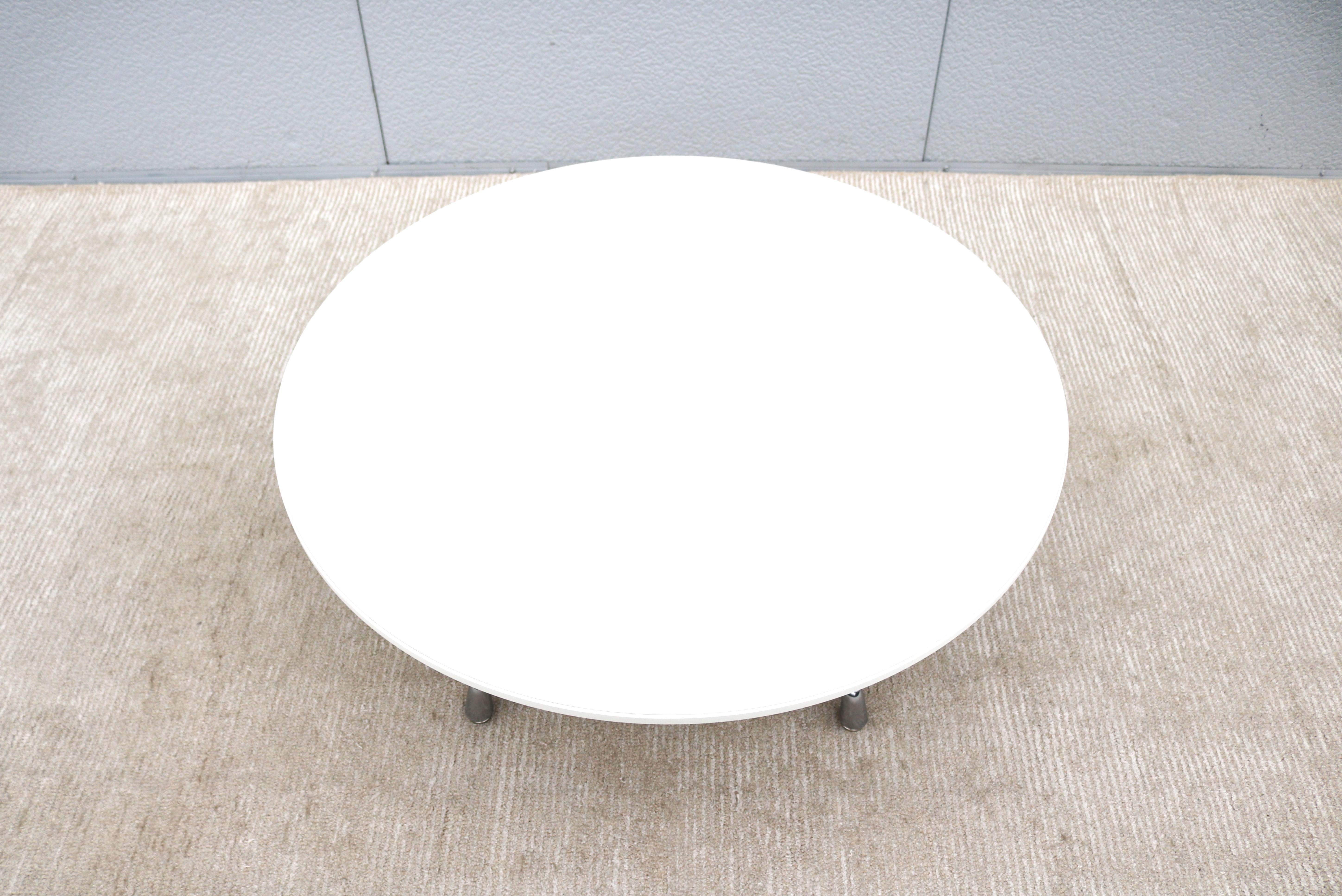 Modern Scott Wilson & Minimal for Coalesse SW_1 White Round Occasional Table In Excellent Condition For Sale In Secaucus, NJ