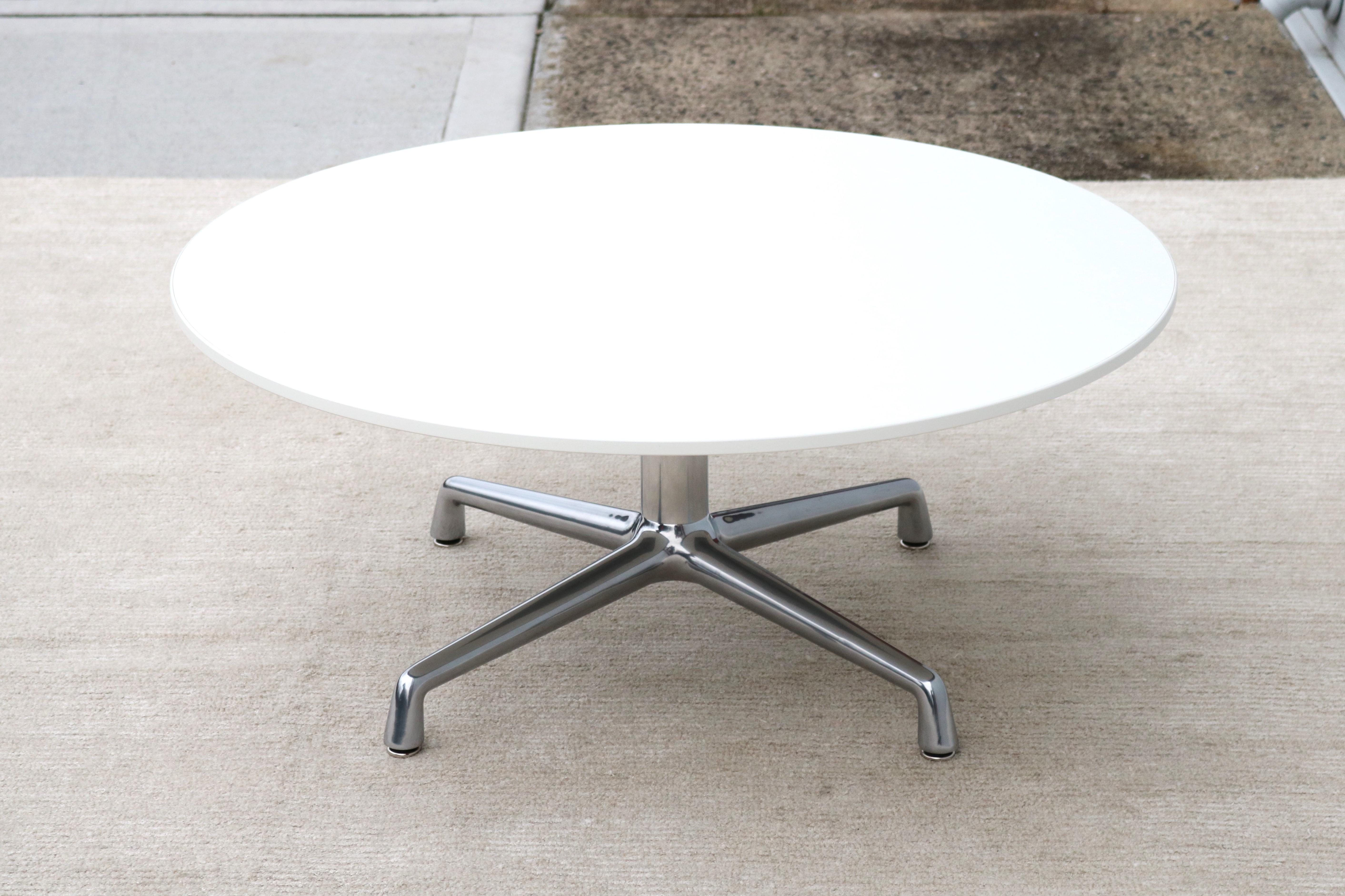 Modern Scott Wilson & Minimal for Coalesse SW_1 White Round Occasional Table For Sale 1