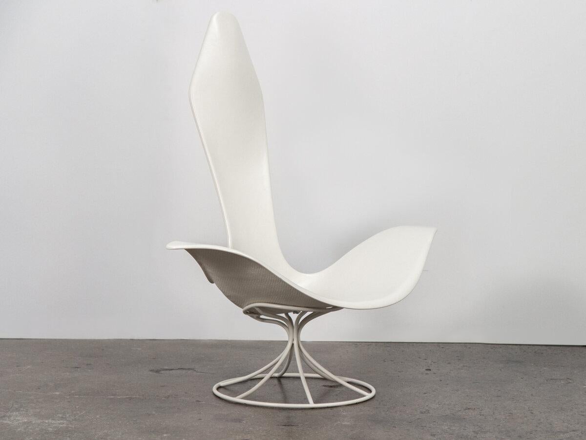 Sculptural lounge chair designed by Erwin and Estelle Laverne and produced by their company Laverne International. The molded fiberglass shell seat supported by an enameled metal rod base. In fine restored condition, with a smooth surface to the