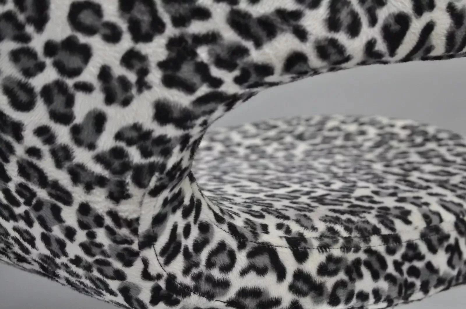 XXIe siècle et contemporain The Moderns Sculptural Black & White Leopard Print Chrome Swivel Club Lounge Chair en vente