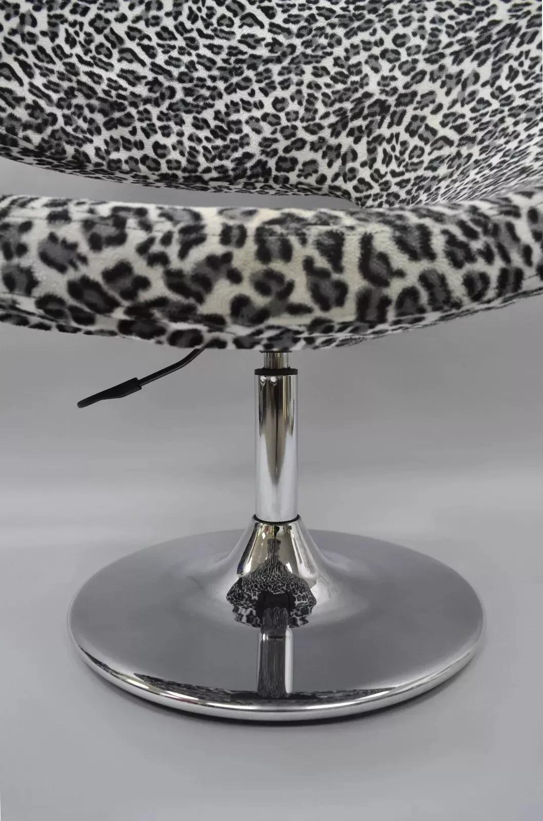 The Moderns Sculptural Black & White Leopard Print Chrome Swivel Club Lounge Chair en vente 1
