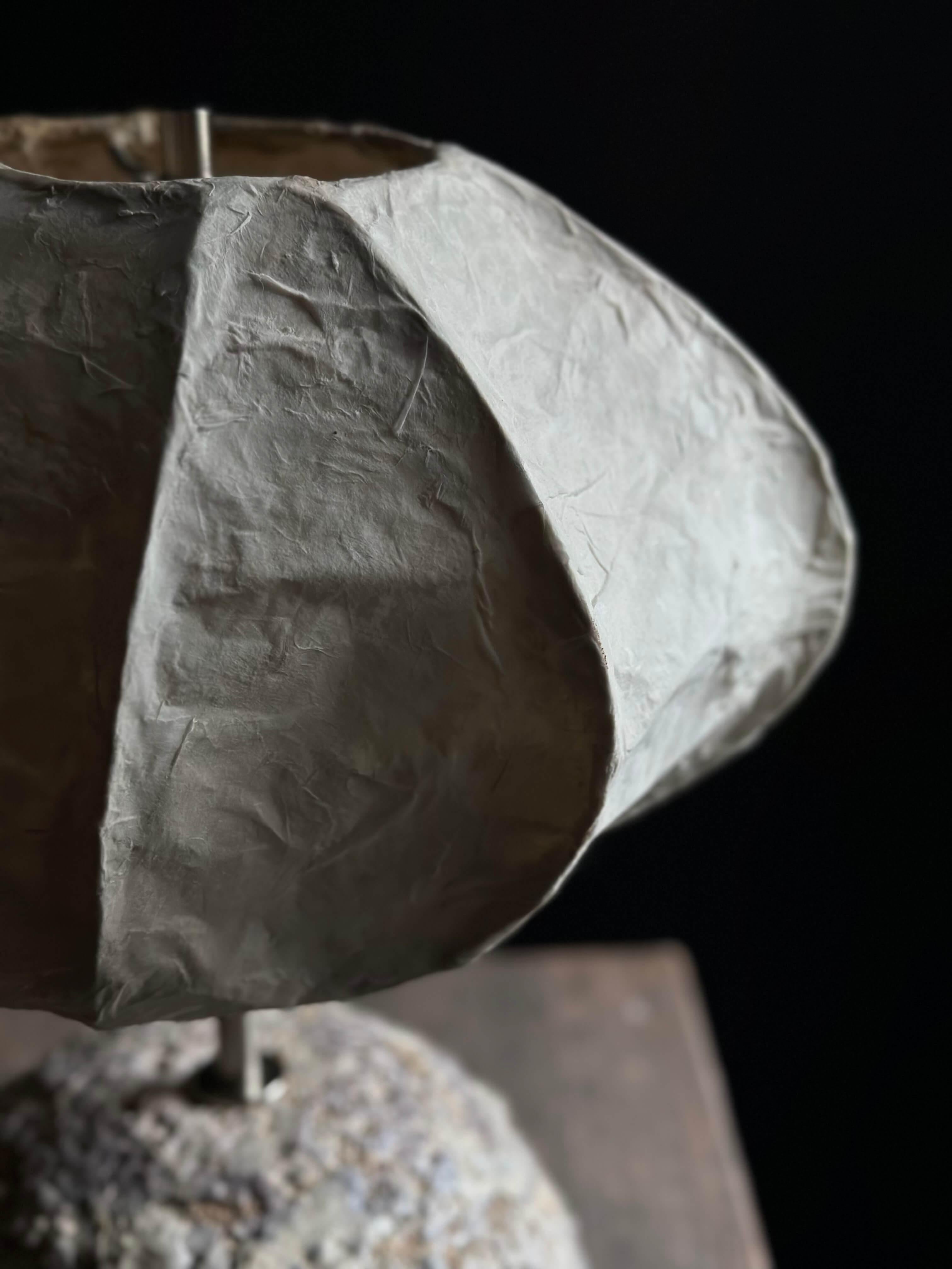 Modern Sculptural Ceramic Lamp – Unique Handmade Artistic Home Lighting (Handgefertigt) im Angebot