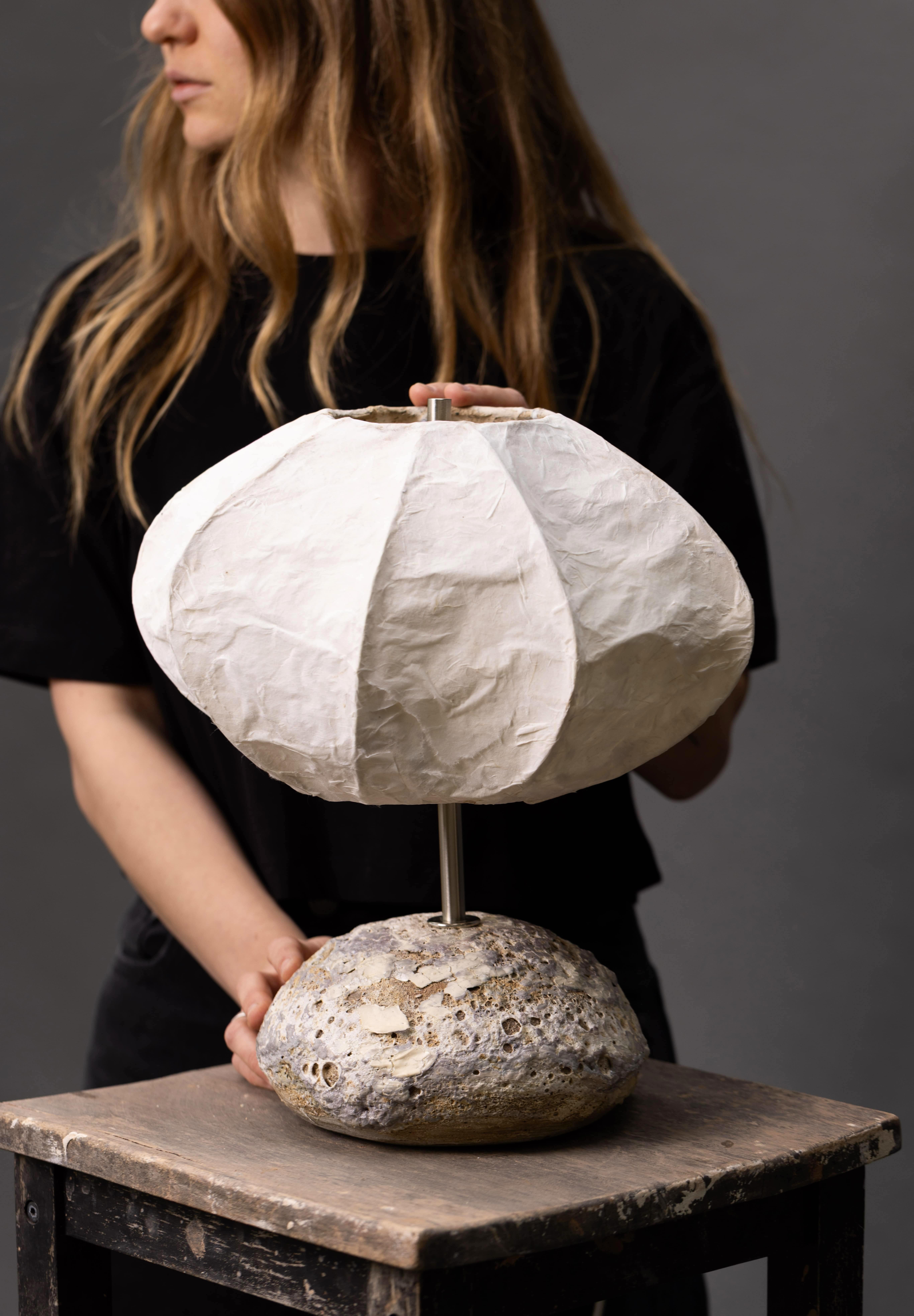 Modern Sculptural Ceramic Lamp – Unique Handmade Artistic Home Lighting im Zustand „Neu“ im Angebot in Pasadena, CA
