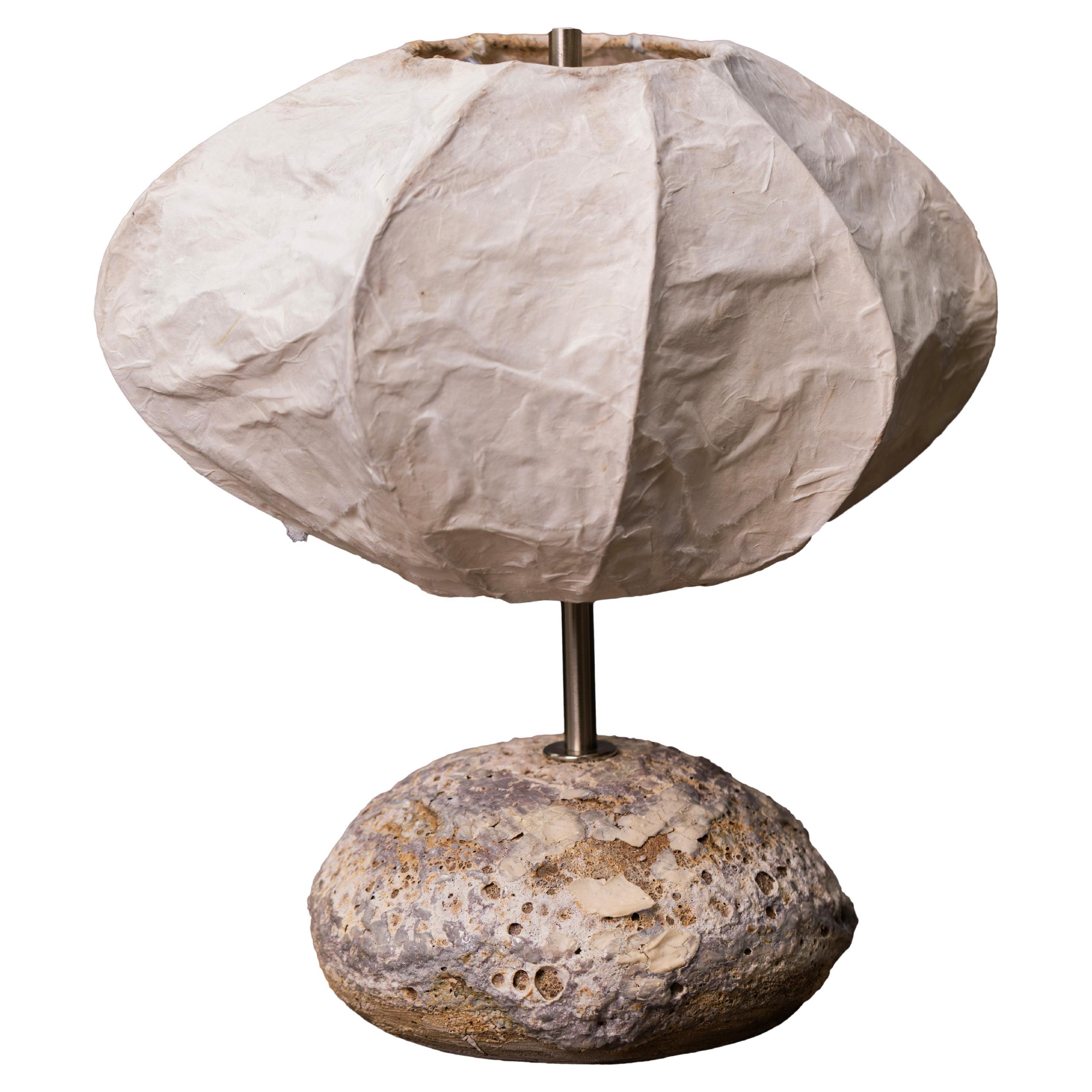 Modern Sculptural Ceramic Lamp – Unique Handmade Artistic Home Lighting im Angebot