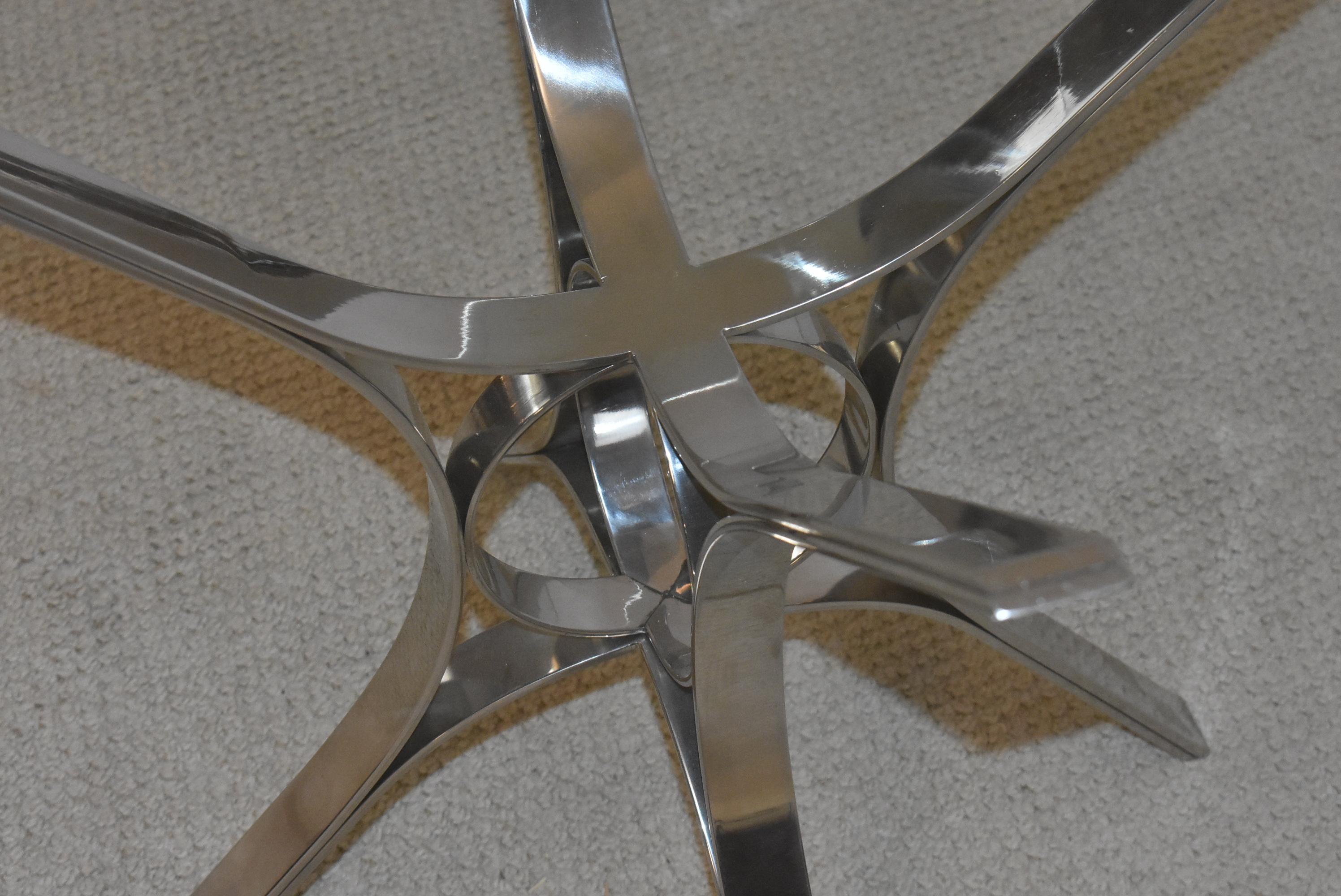 North American Modern Sculptural Chrome and Glass Round Table by Roger Sprunger for Dunbar For Sale