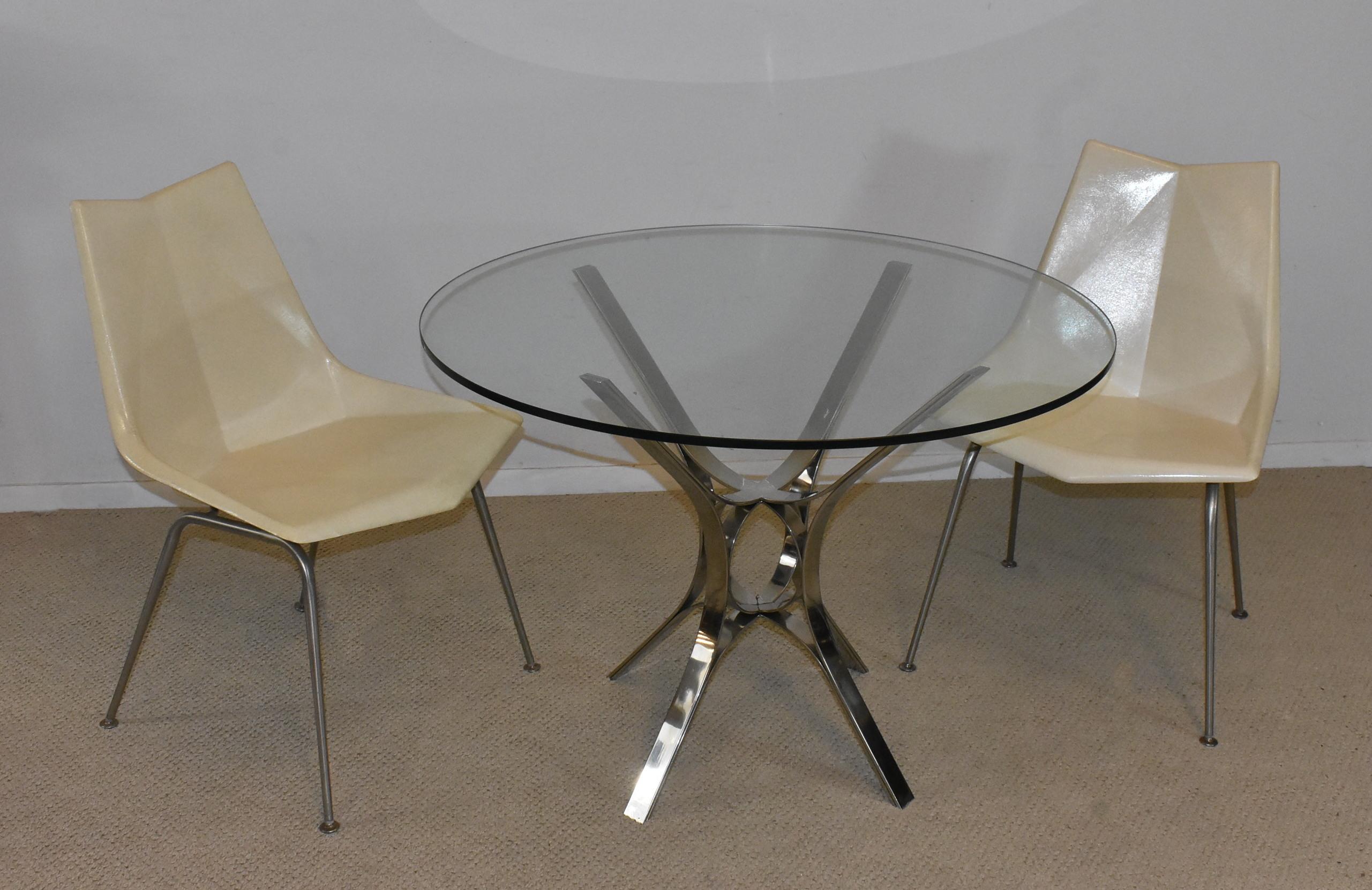 Modern Sculptural Chrome and Glass Round Table by Roger Sprunger for Dunbar In Good Condition For Sale In Toledo, OH