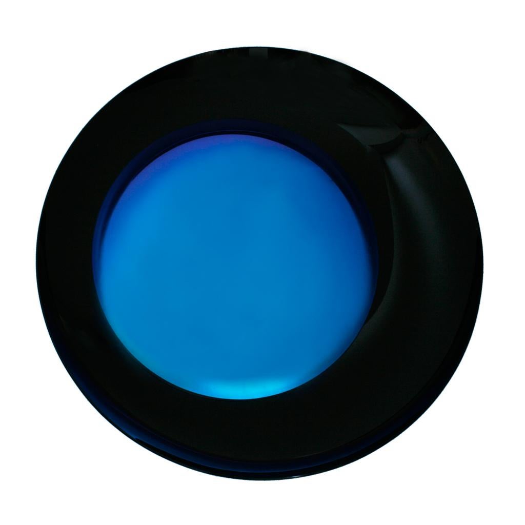 Bellissimo specchio francese moderno e scultoreo concavo. Opera d'arte da parete realizzata a mano in vetro stampato nero e lente blu. Rifinito con dettagli finali in ottone sul retro per essere appeso alla parete. Pezzo unico. Prodotto in